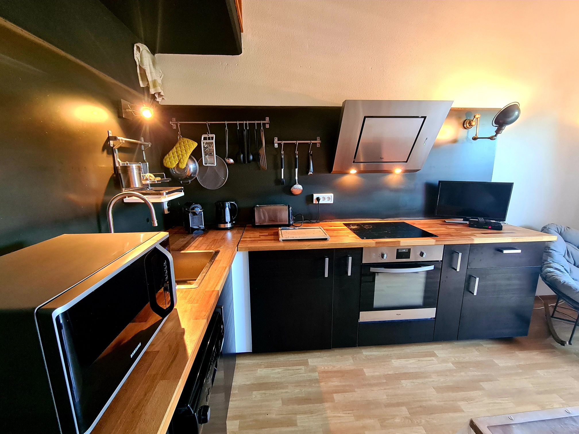 Stunning apartment with pool free parking