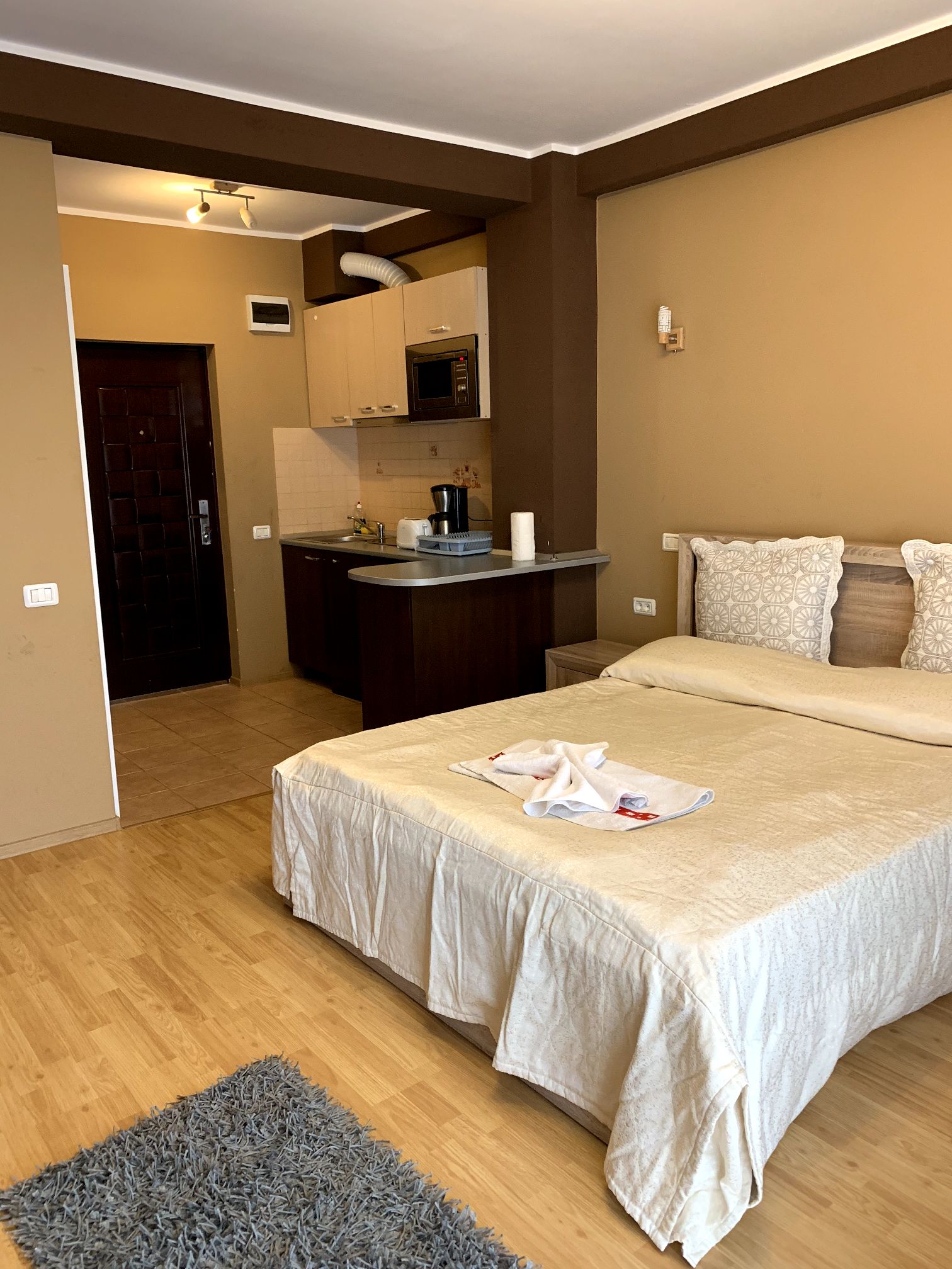 Bright studio located close to the cliff and the beach