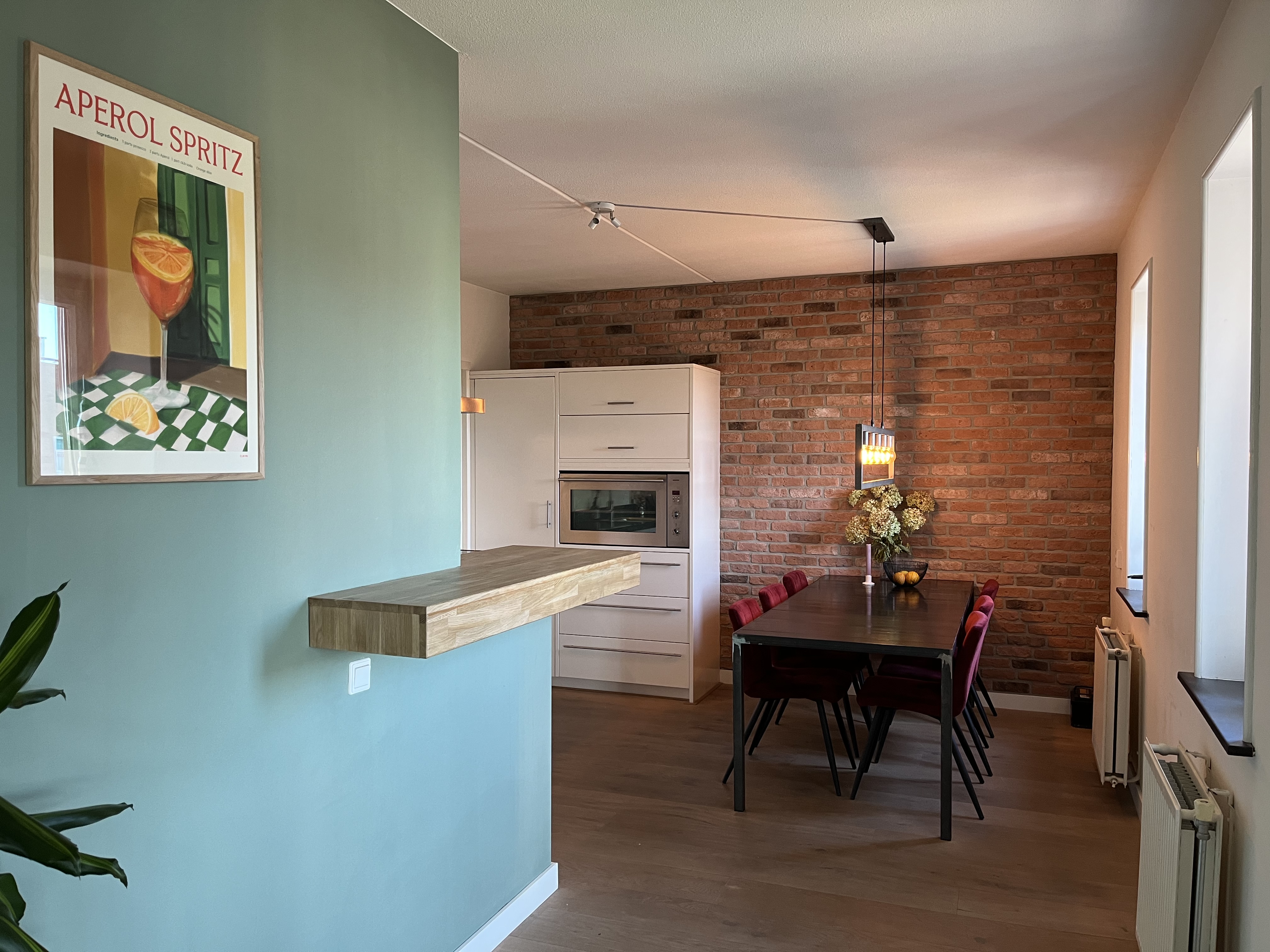 Bright, clean, quiet apartment on lively square โ Amsterdam stay