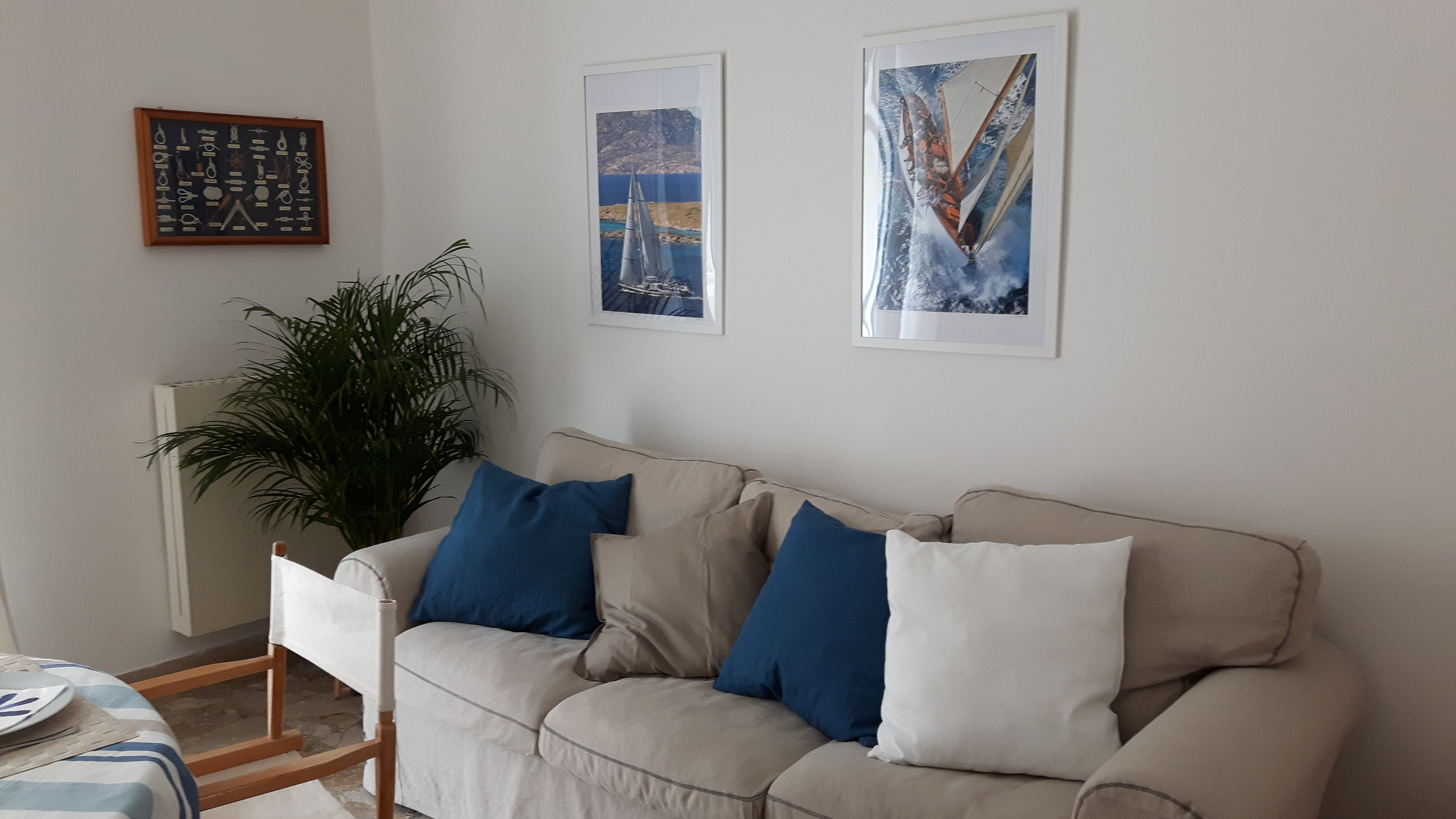 Bright three-room pedestrian area