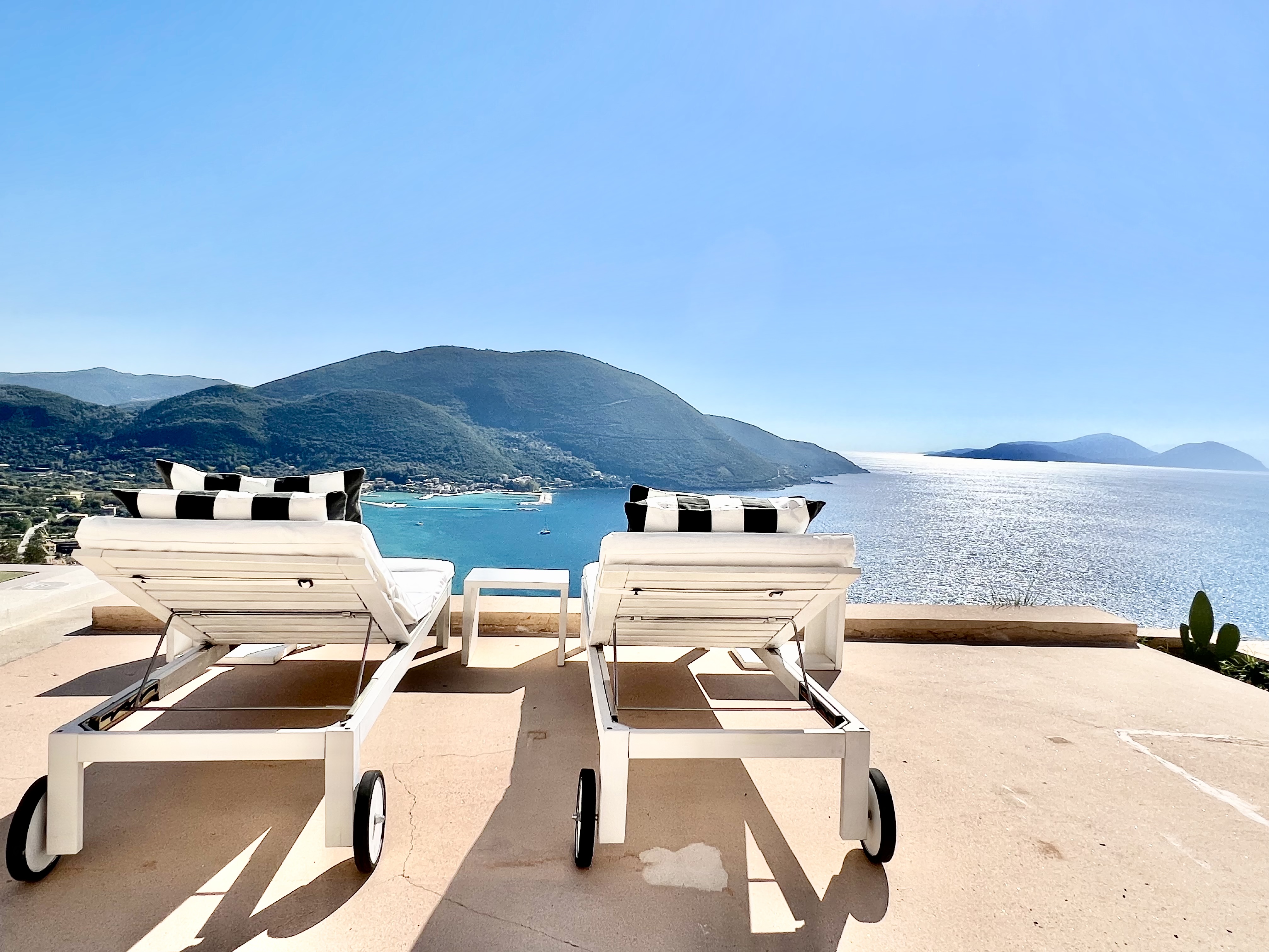 Get a 10%-25% discount Seafront lovely villa,
