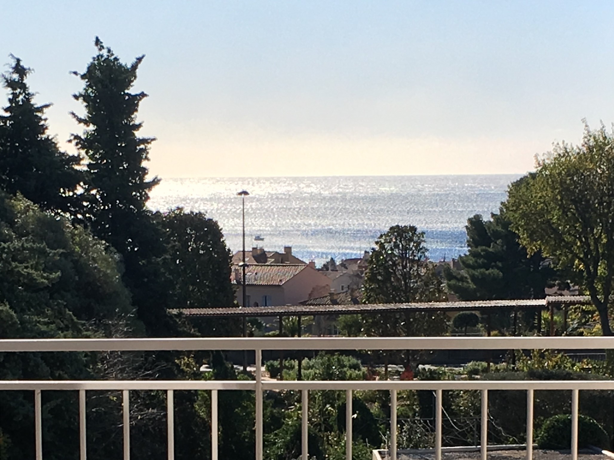 2 rooms 50 m² terrace 24 m² sea view near the center