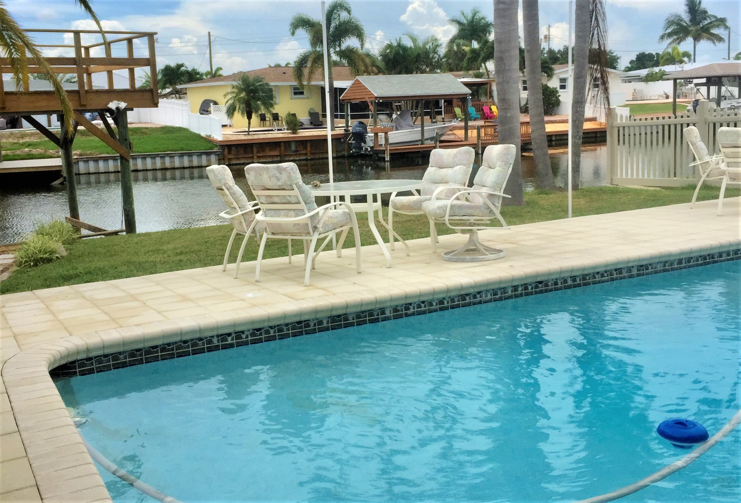 Beautiful Canal Home - Salt Water Pool & Boat Dock