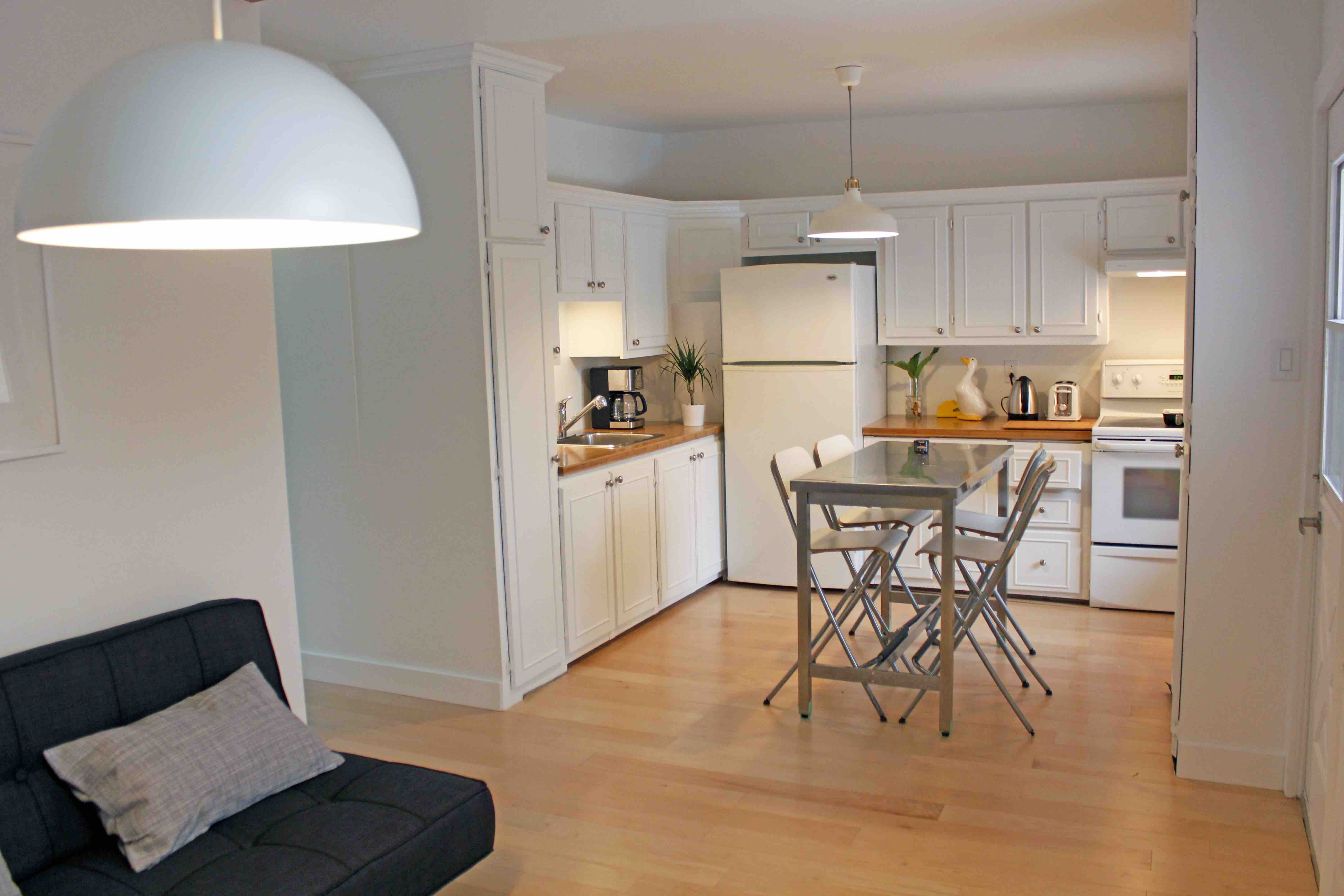 Cosy apt close to subway with terrace.