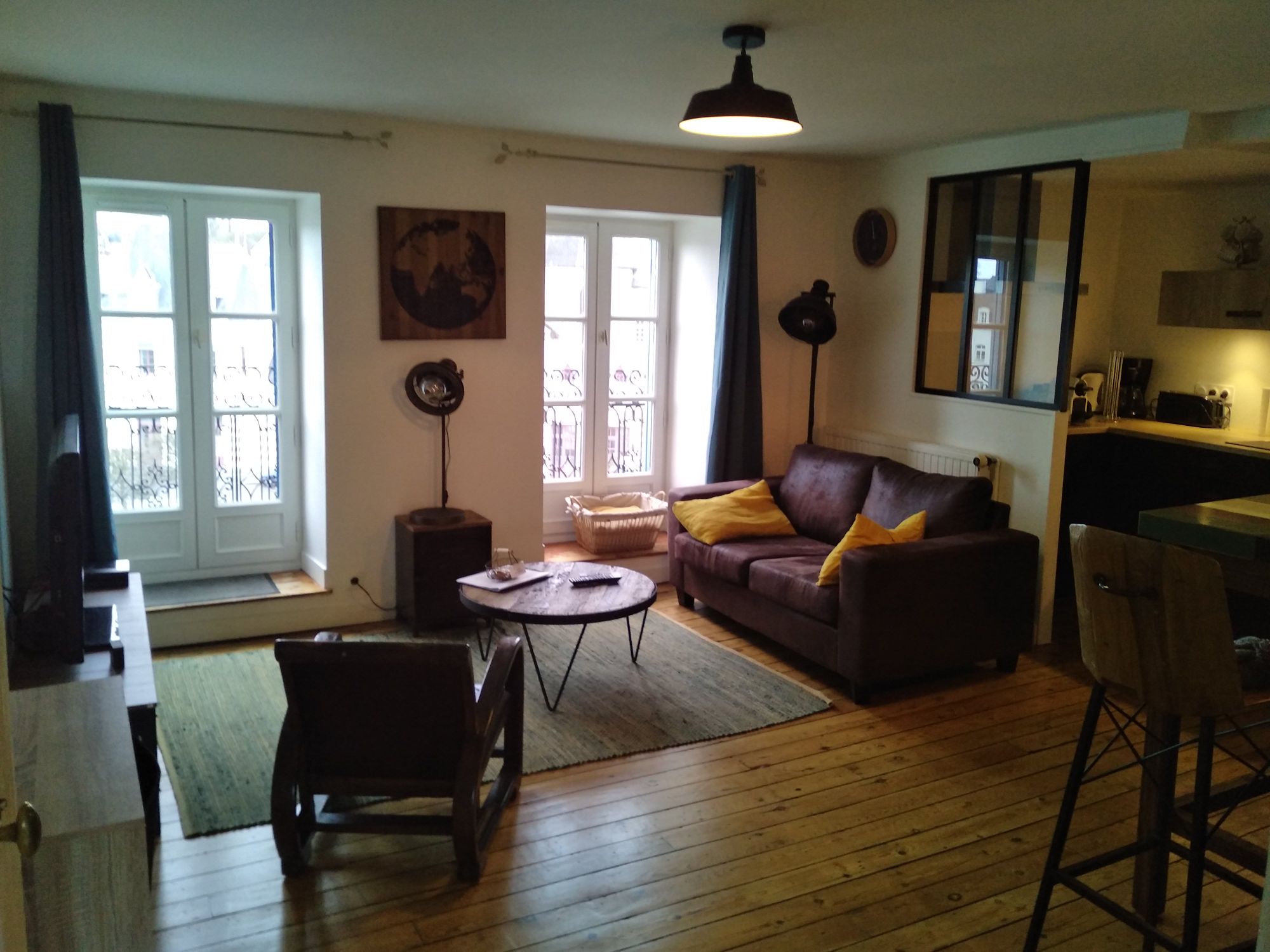 Beautiful apartment, very close to train station