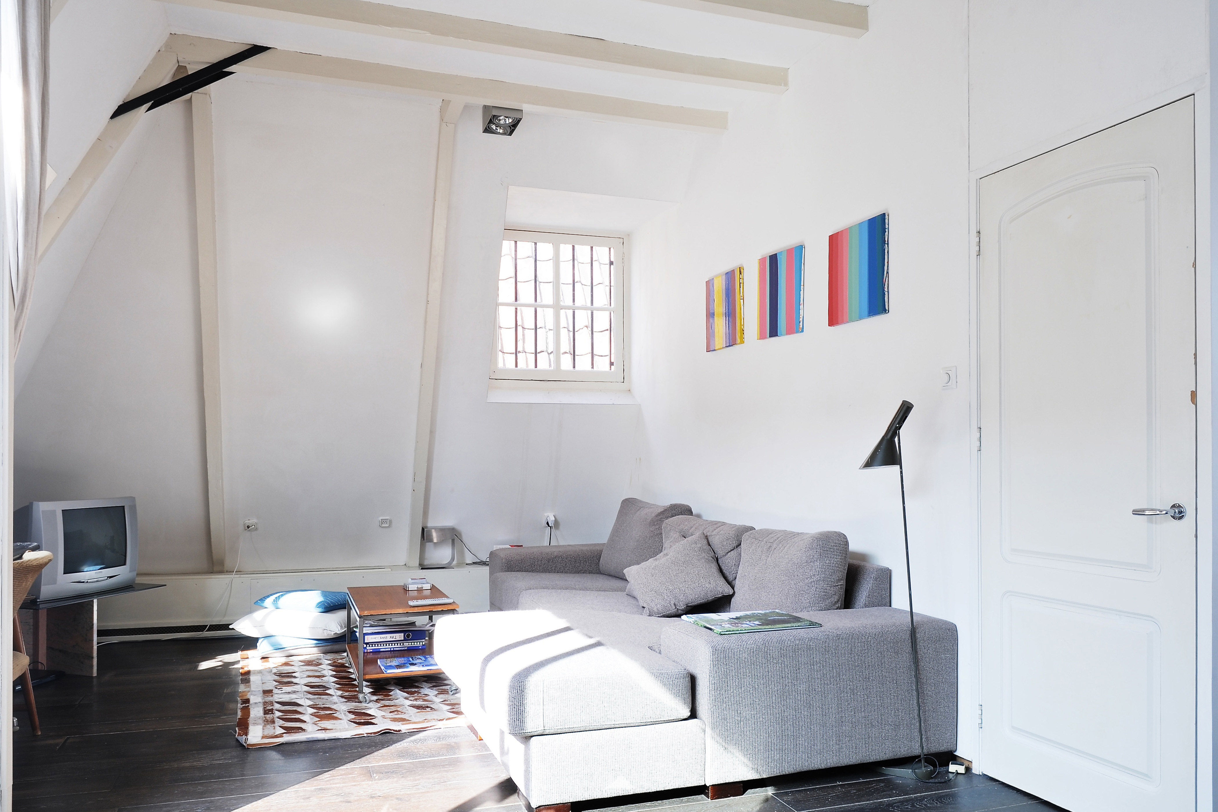 Bright top floor apartment — Amsterdam stay