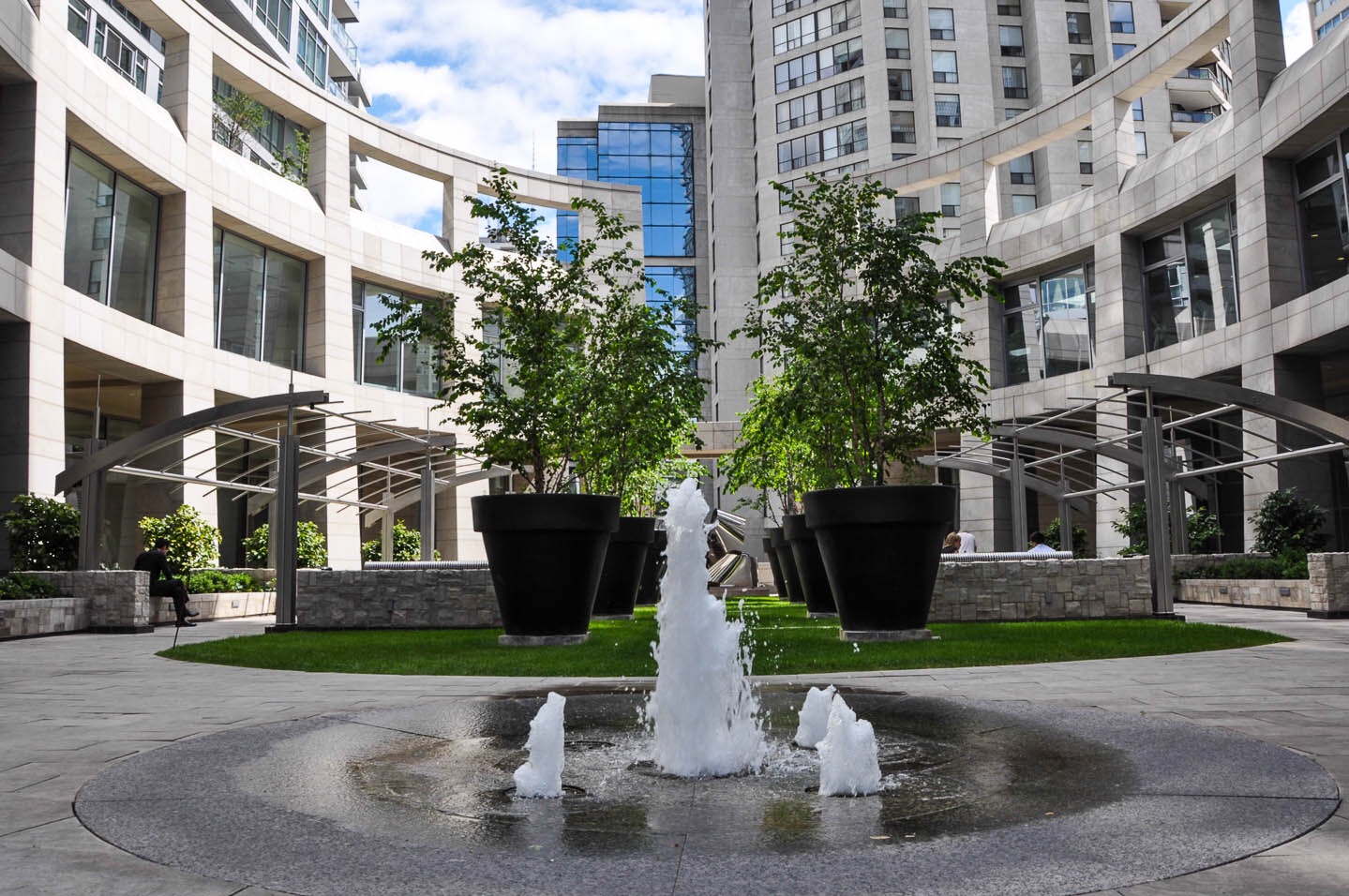 Luxury condo in Midtown in Mount Pleasant West, Toronto