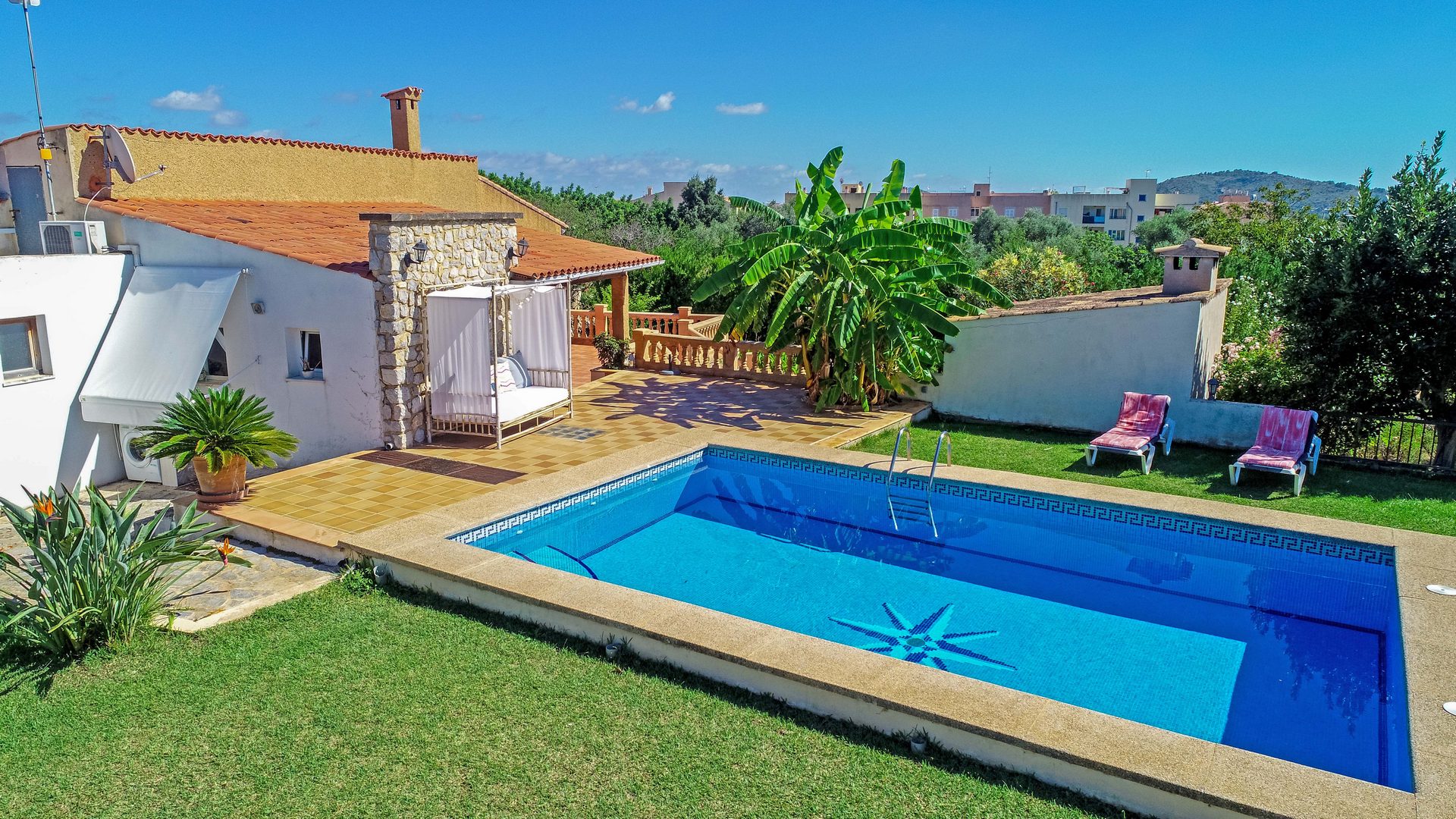 Maria - very nice house with  garden and pool