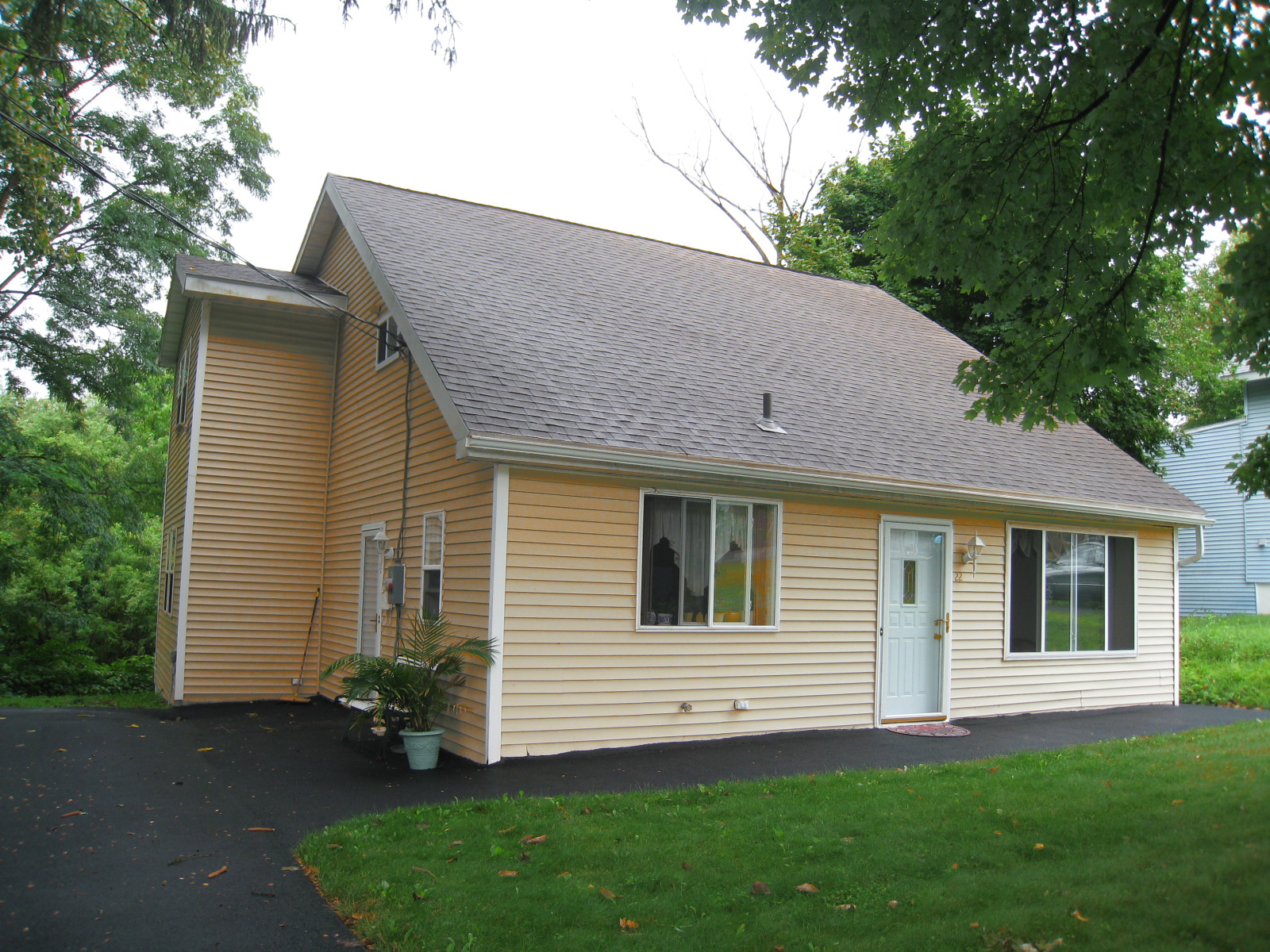 Pristine Cape Cod on the Creek - 4 Large Bedrooms! in FIFTEENTH WARD, Albany