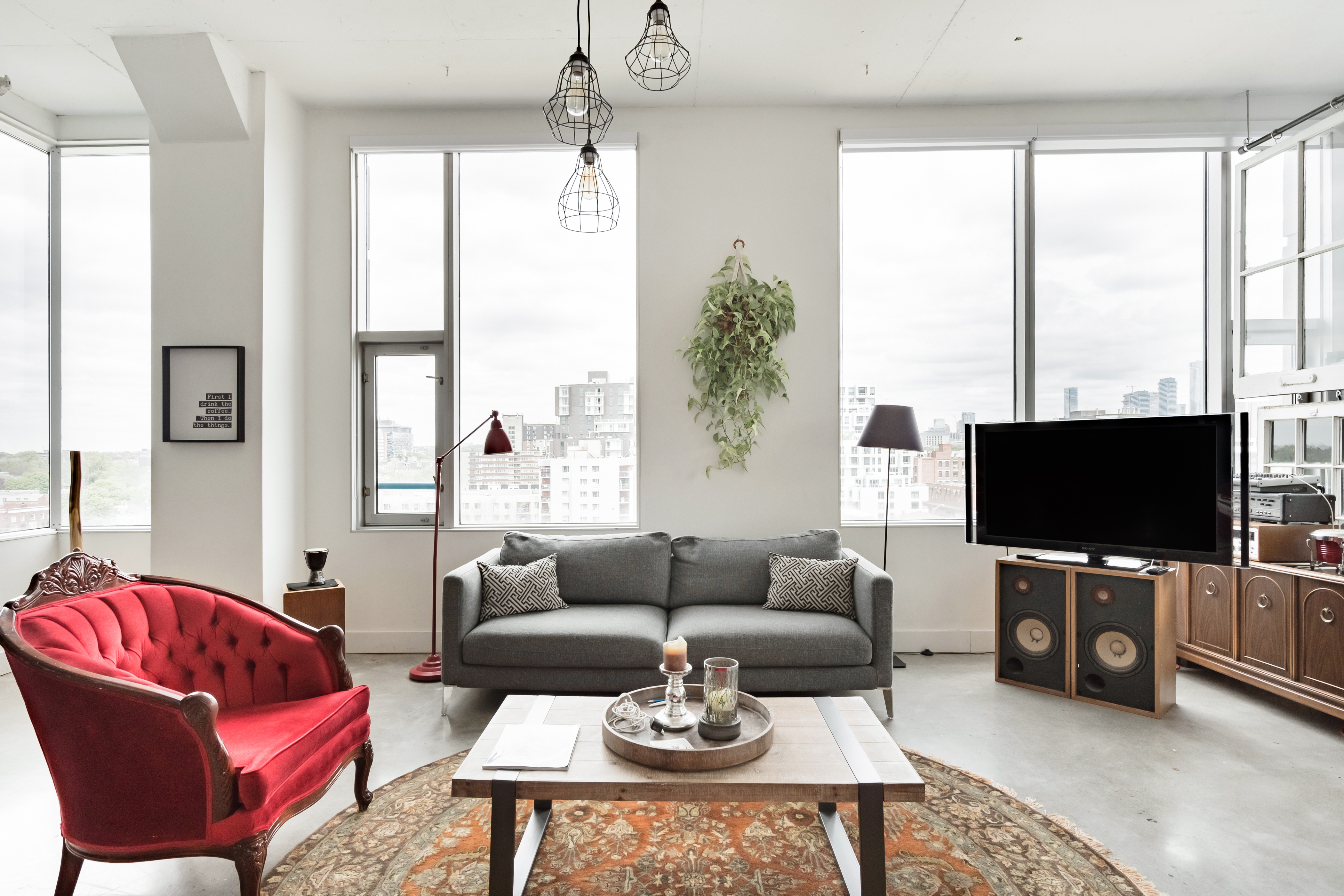 Panoramic Views in Bright Loft + Free Parking