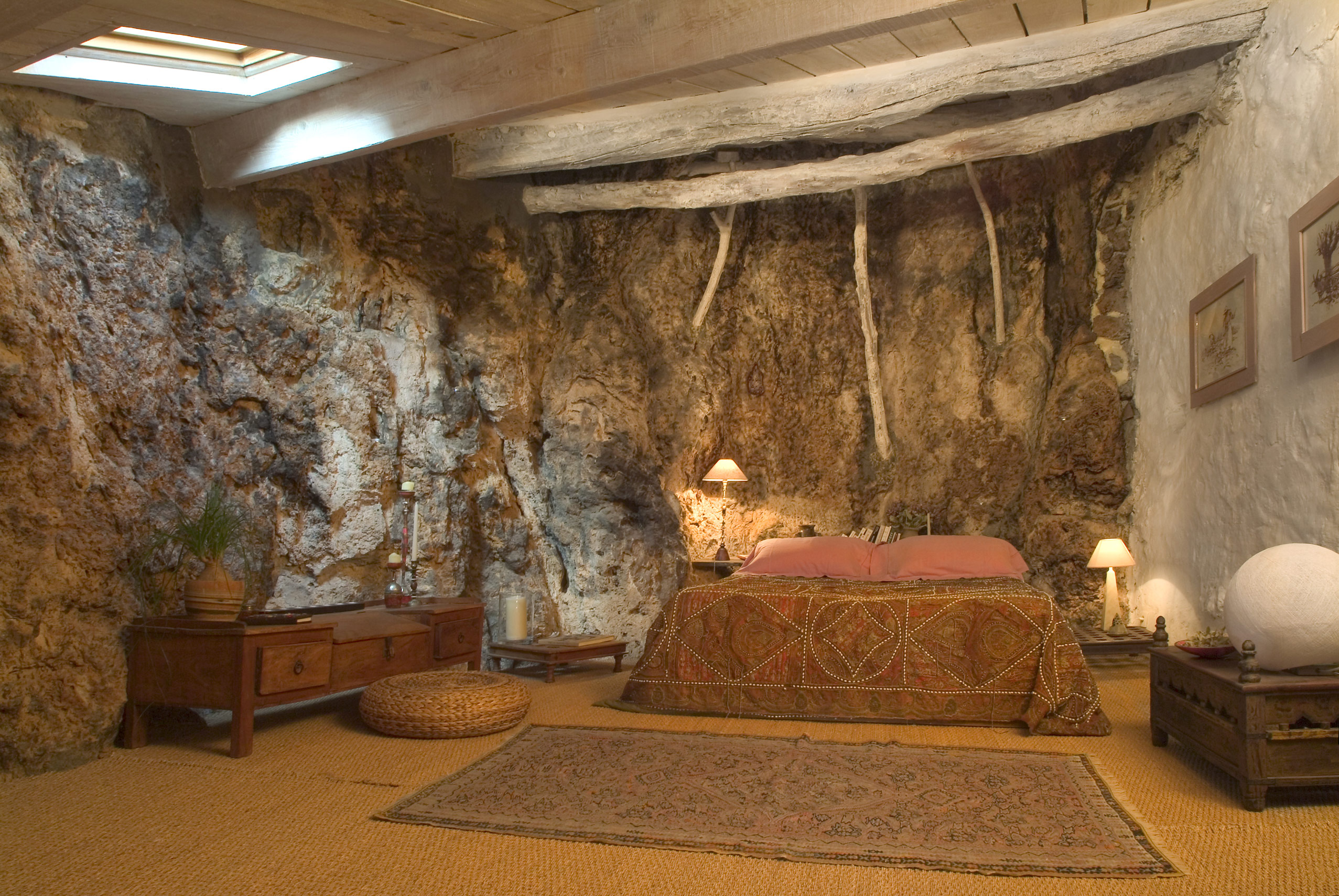 tuff cliff cave house Caves for Rent in Cotignac, ProvenceAlpesCôte