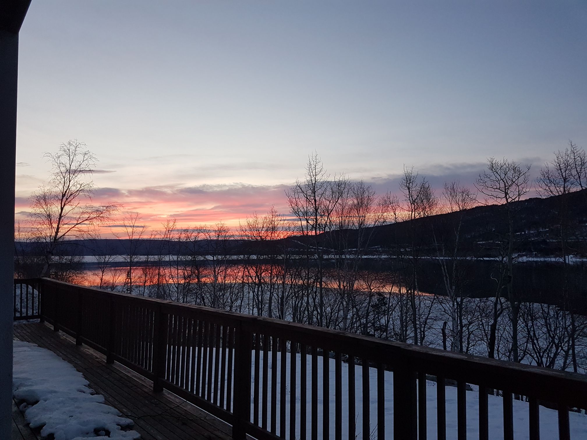Scenic Lakeside Humber Valley Chalet with Hot Tub Chalets for Rent in