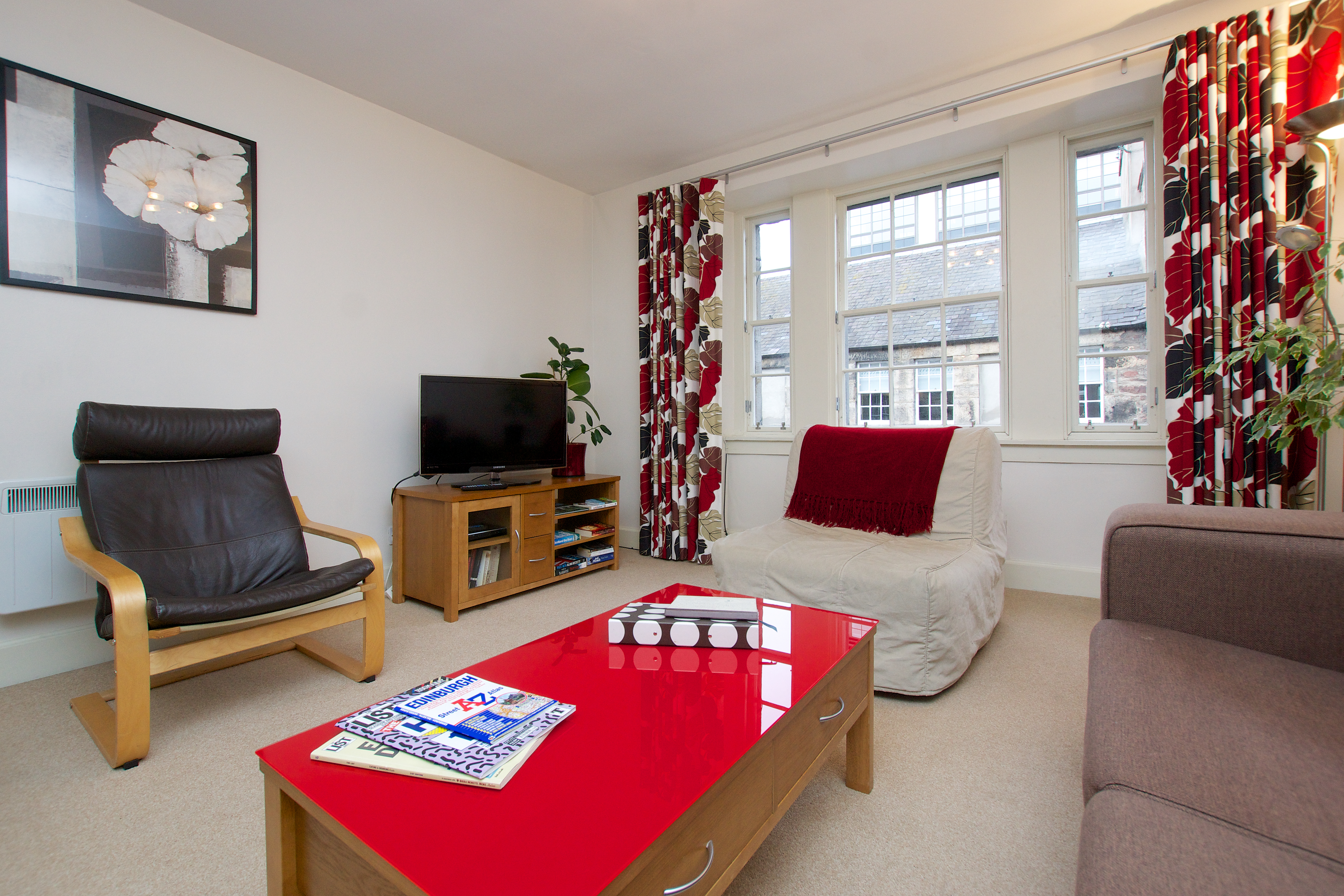 Rose St 4, City Centre, 3 mins Princes St and tram in Old Town, Princes Street and Leith Street, Edinburgh