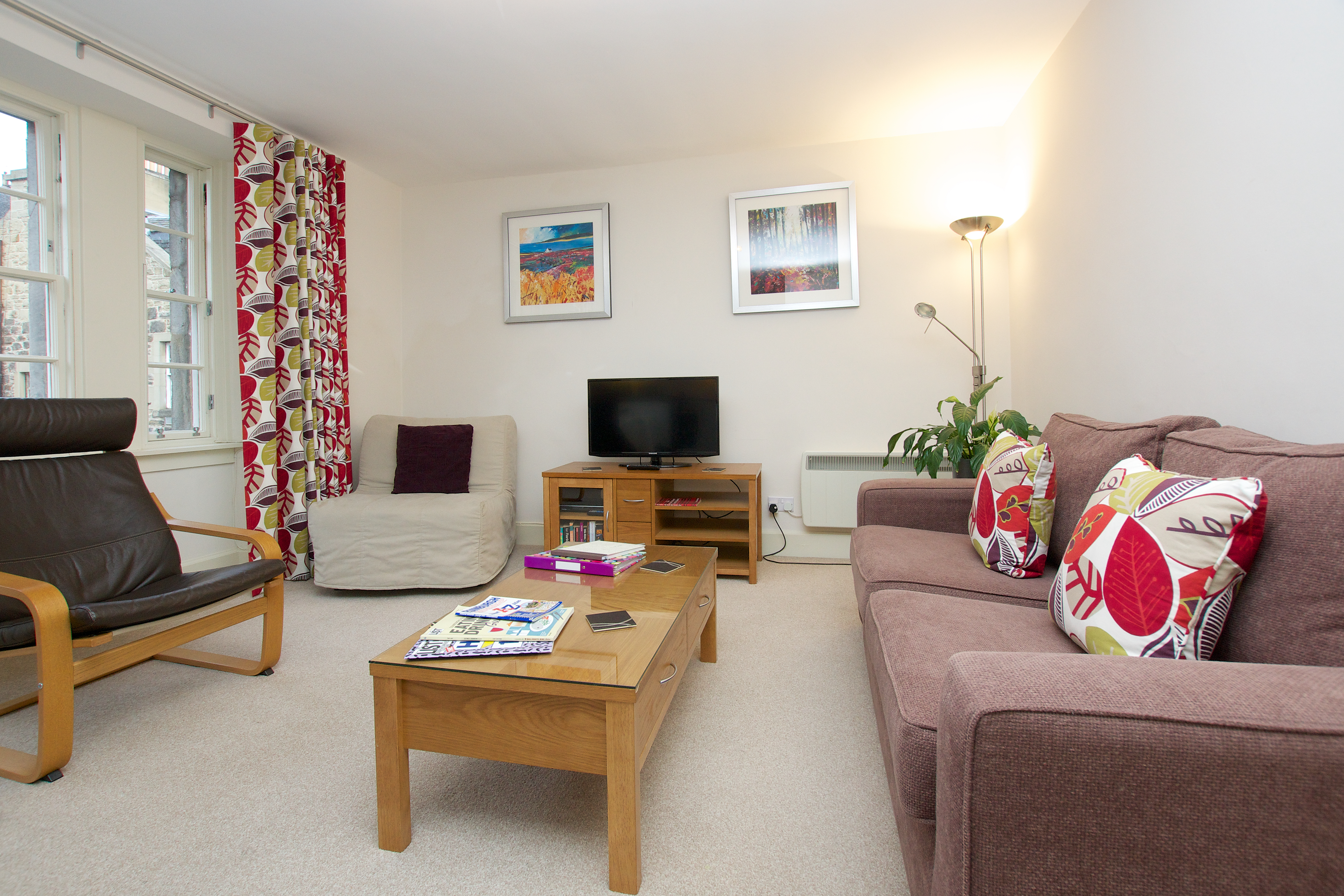 Rose St 3, city centre, 2 mins to Princes St in Old Town, Princes Street and Leith Street, Edinburgh