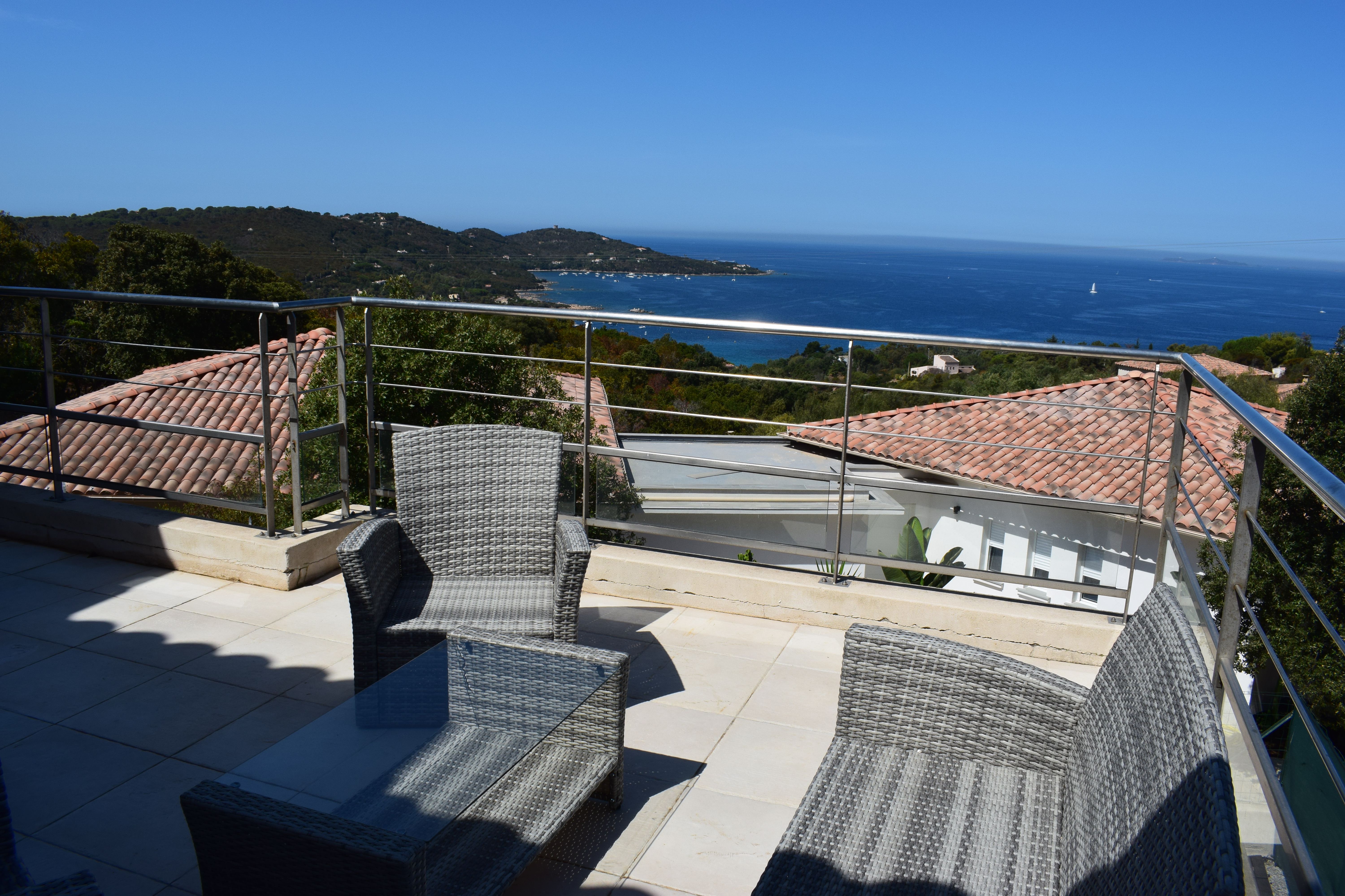 House in Pozzaccio with beautiful sea views