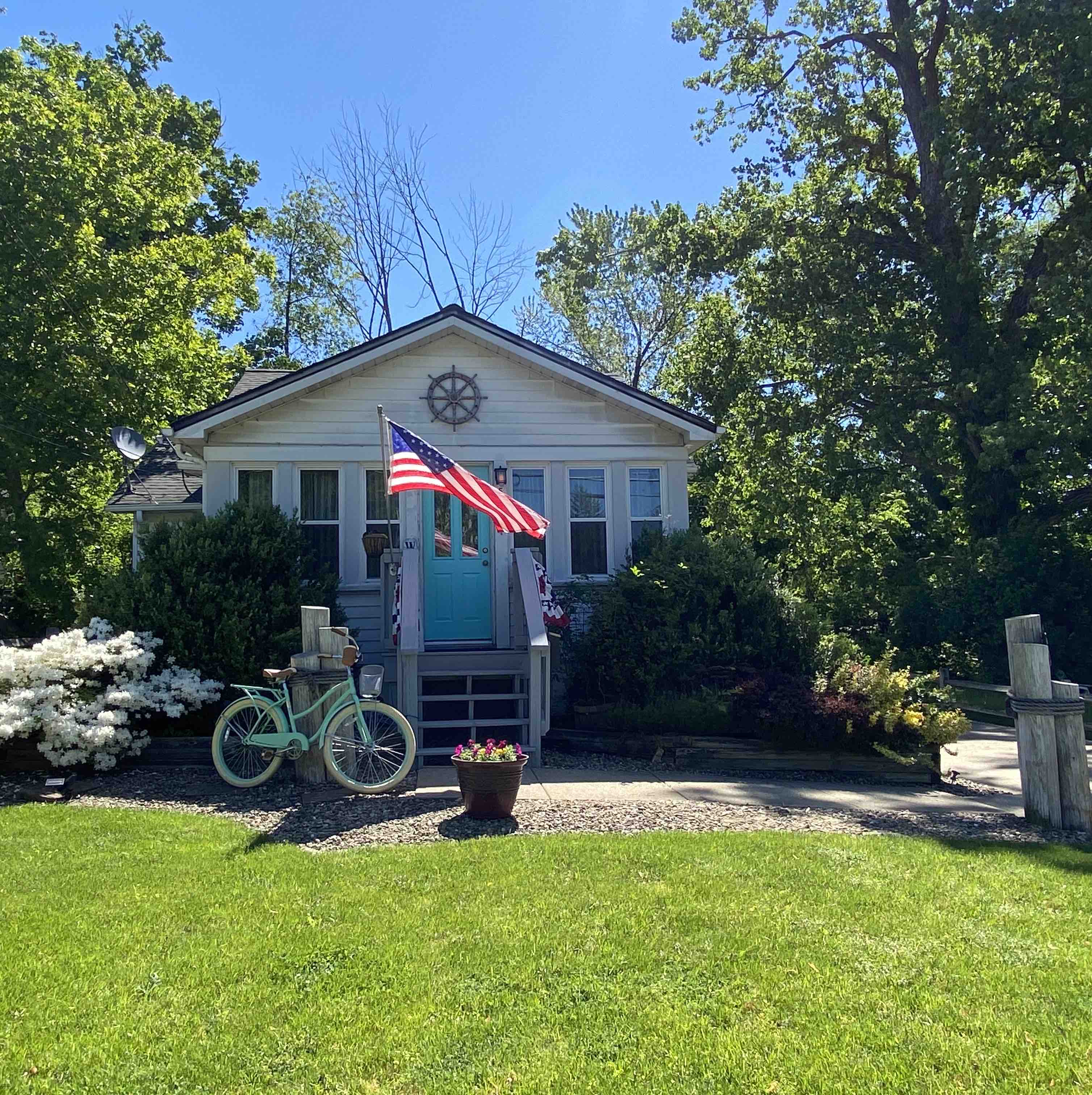 Charming Relaxing Cozy Lake Erie Getaway Cottage Houses for Rent in