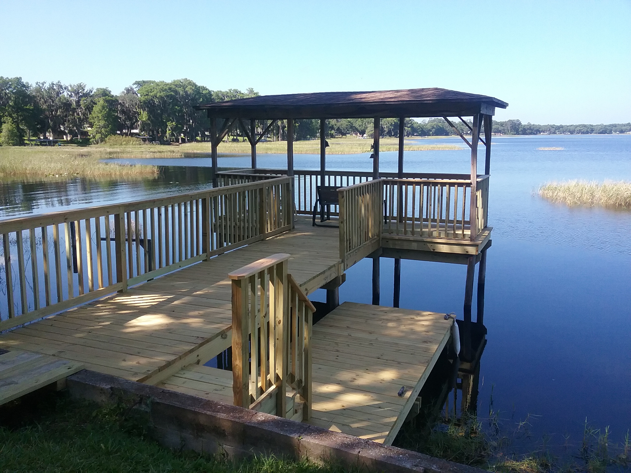 Charming lakefront villa with kayak Houses for Rent in Hernando