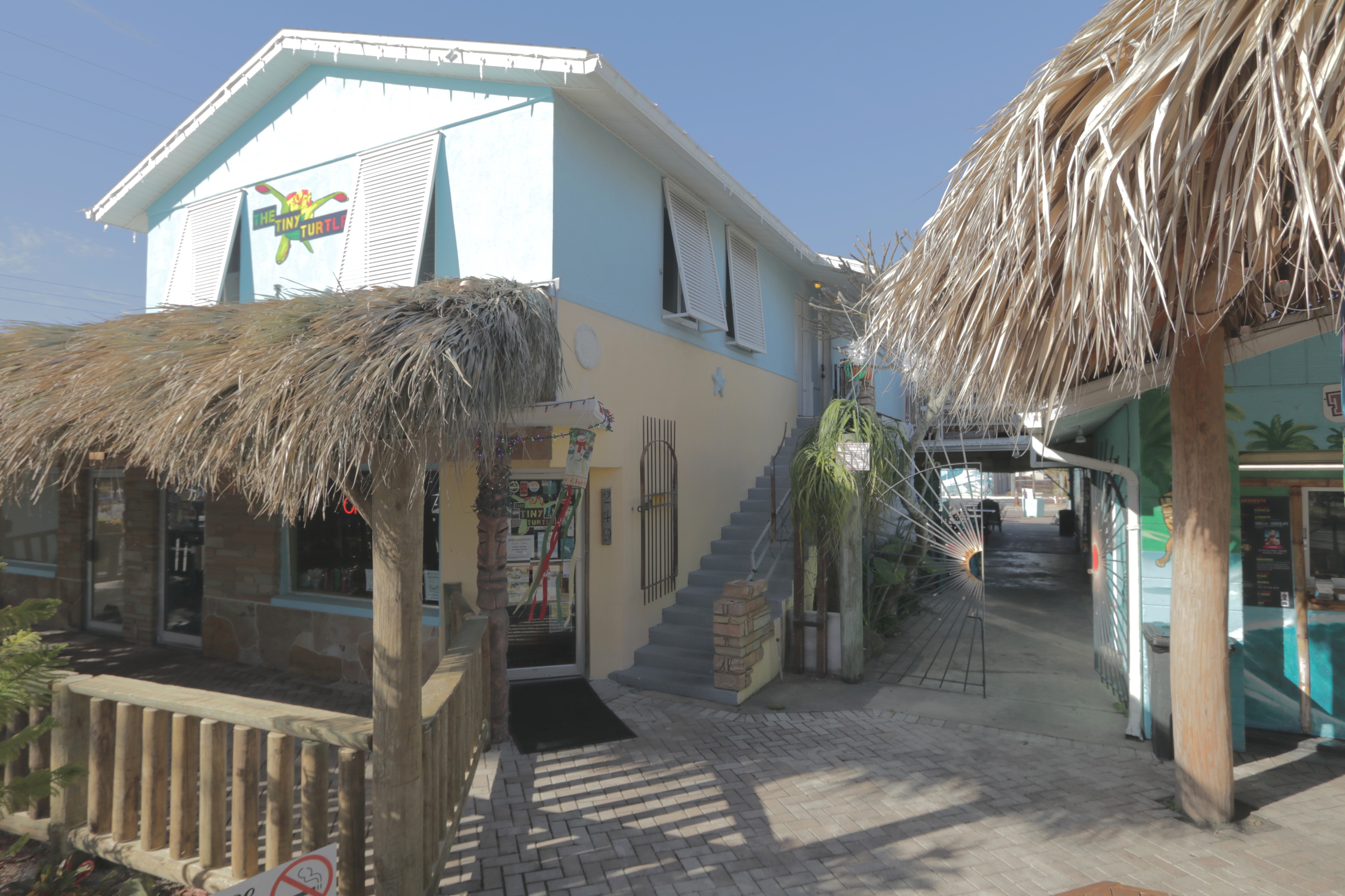 1 Bedroom Apt atop The Tiny Turtle restaurant Apartments for Rent in Cocoa Beach, Florida