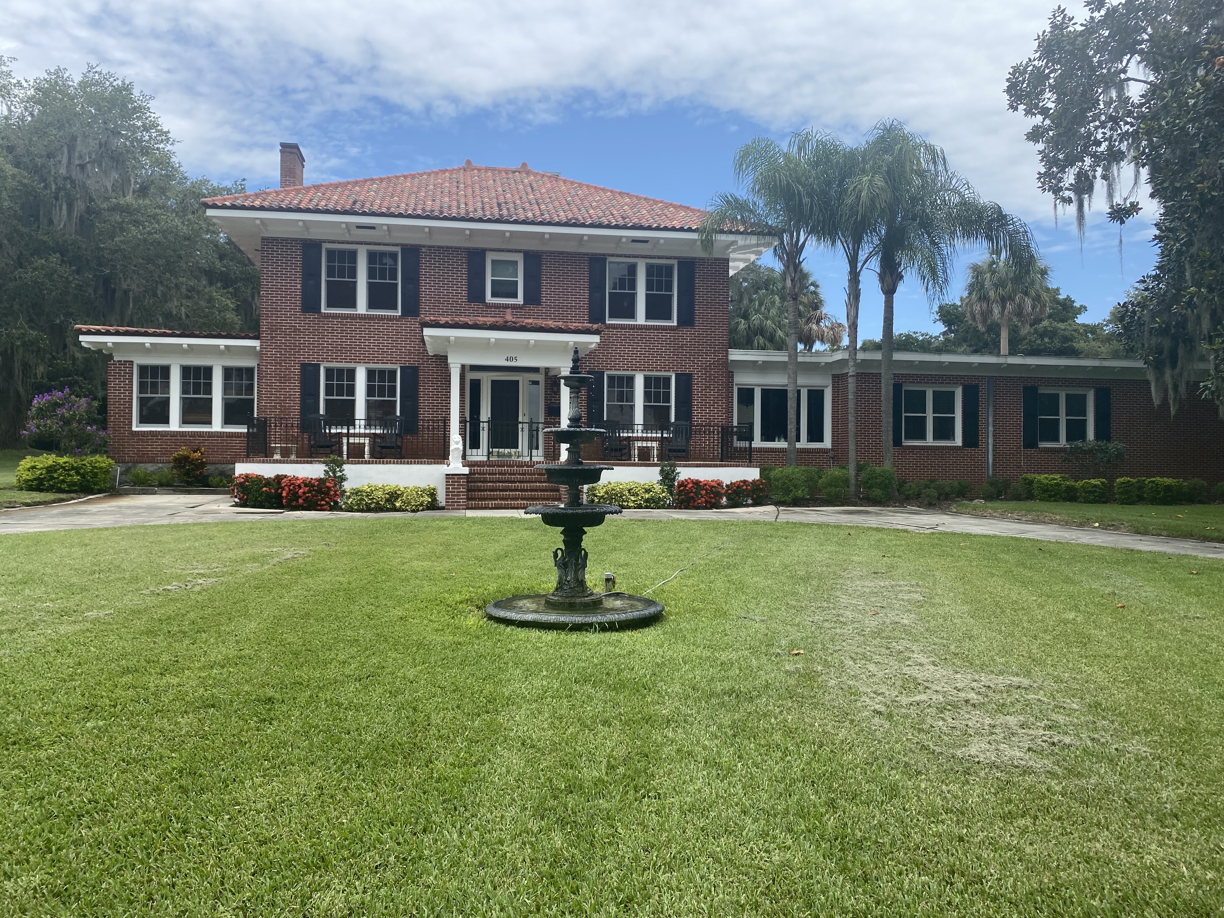 Historic home located directly on Lake Harris