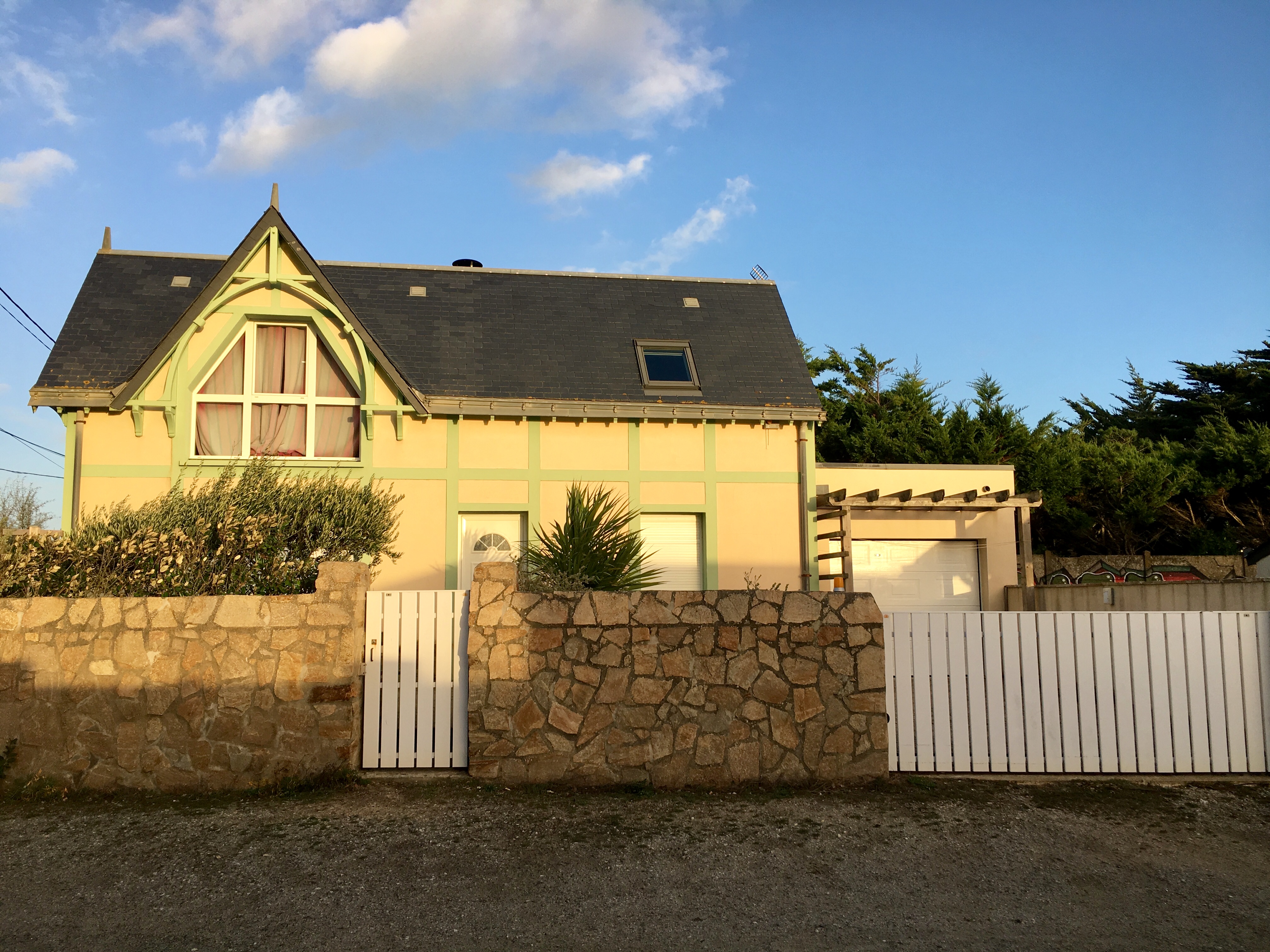 Style villa with direct access to Valentin beach
