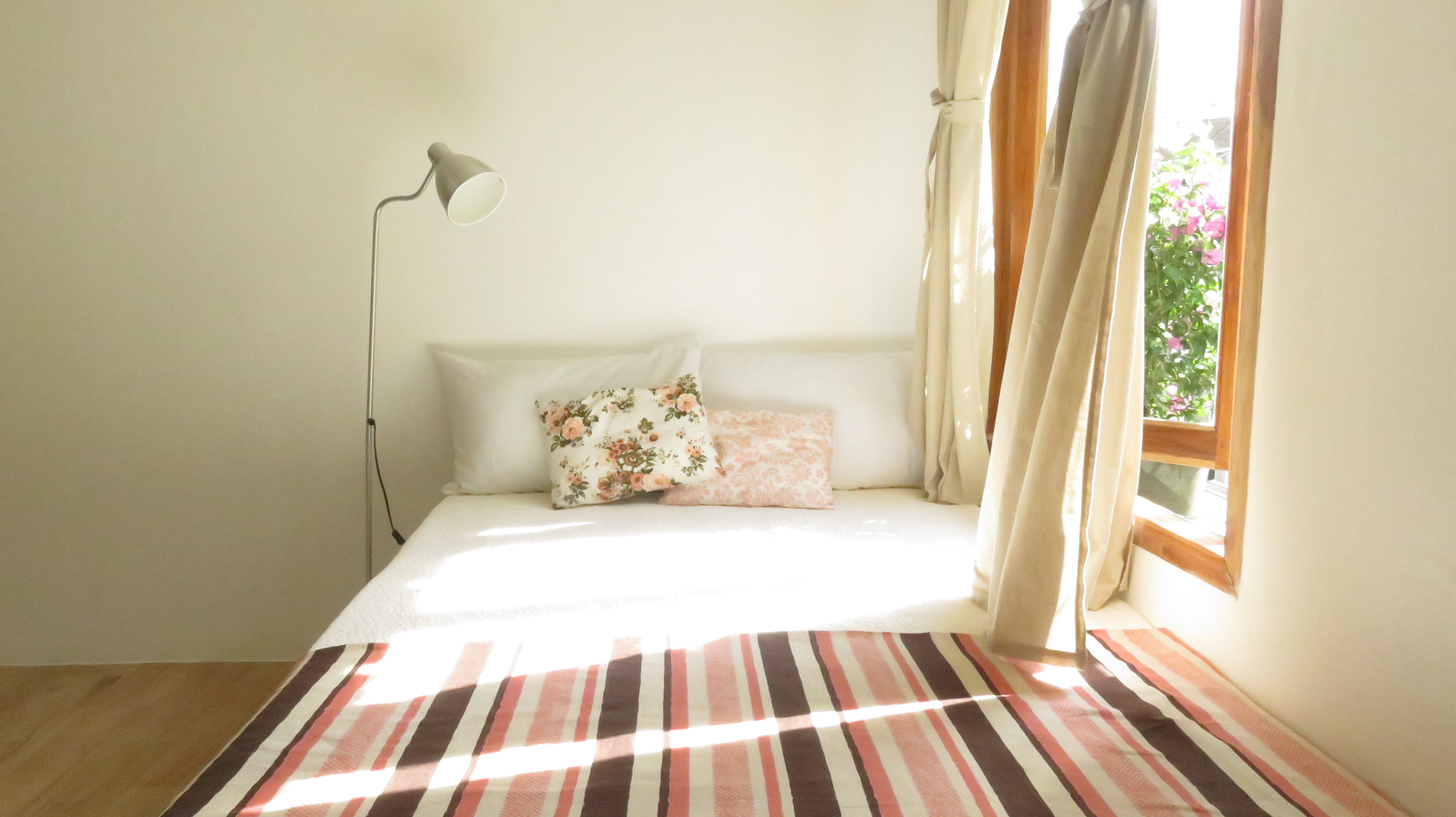5E - Bright & Cozy Micro Studio