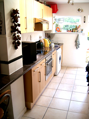 Self contained modern flat w garden in Southwark, London