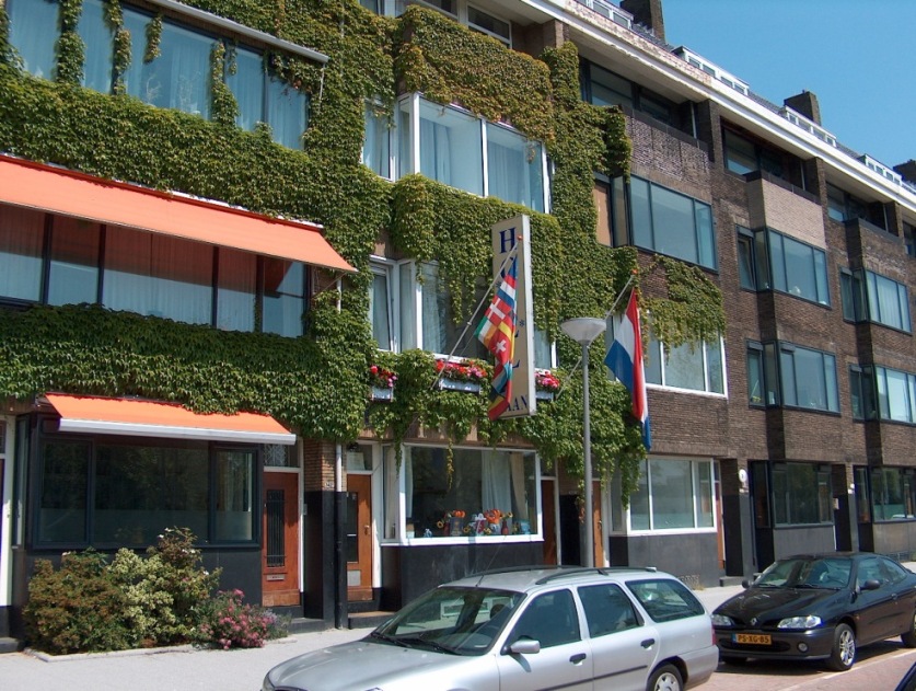 Charming hotel on the waterside different rooms — Rotterdam stay