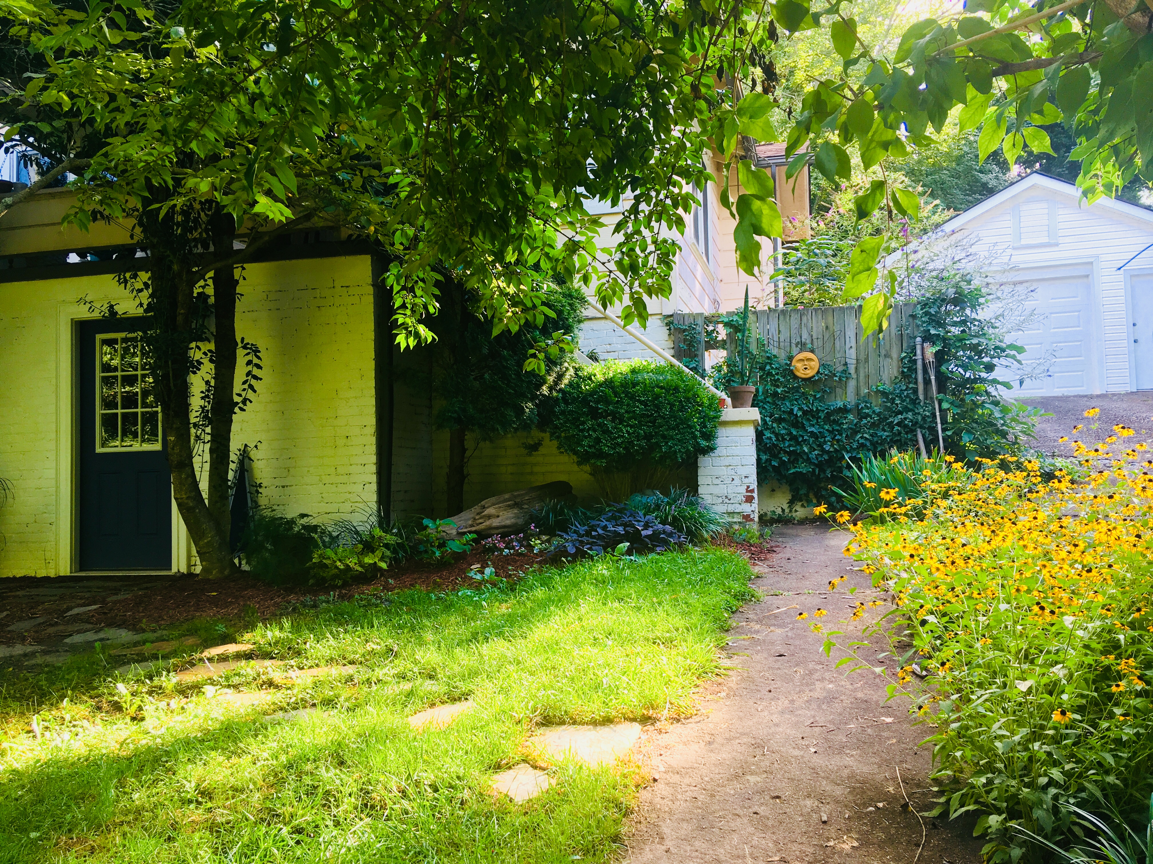 Charming Bungalow Apartment - Biltmore Area in 28803, Asheville