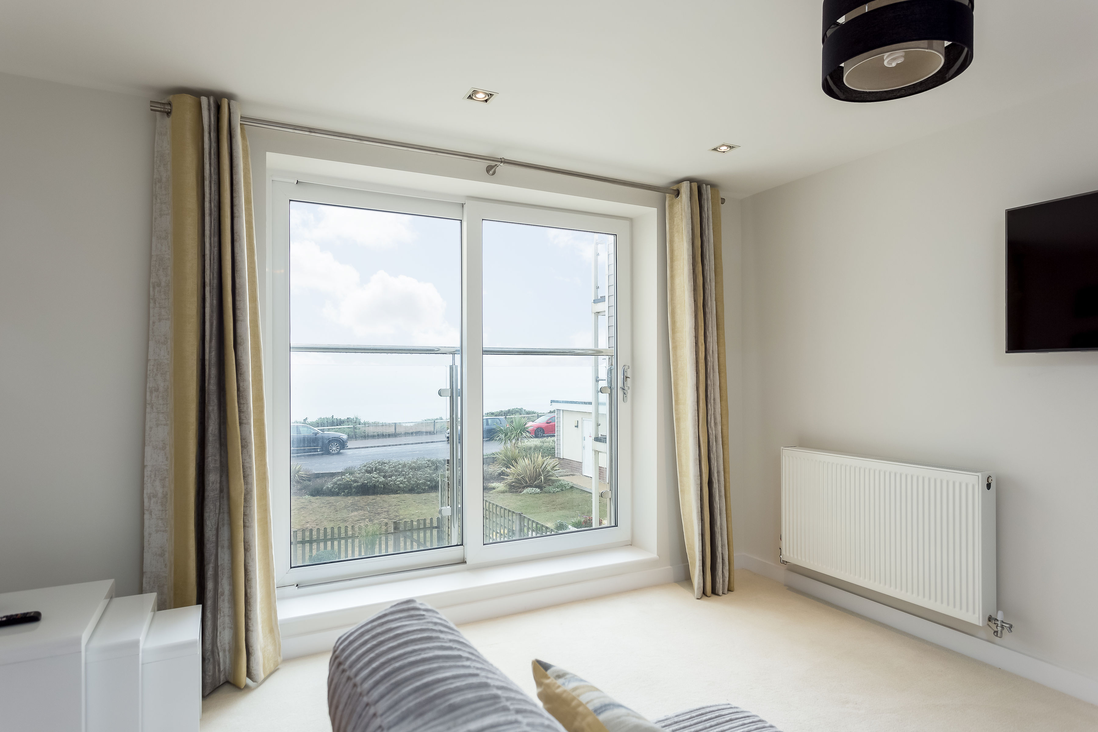 Stunning 2 bed, sea view & 2 minutes to beach Apartments for Rent in Southbourne, Bournemouth