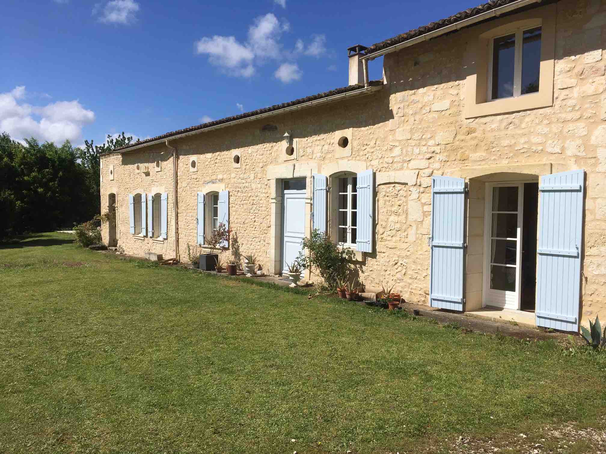 Beautiful Charentaise stone house in the countryside