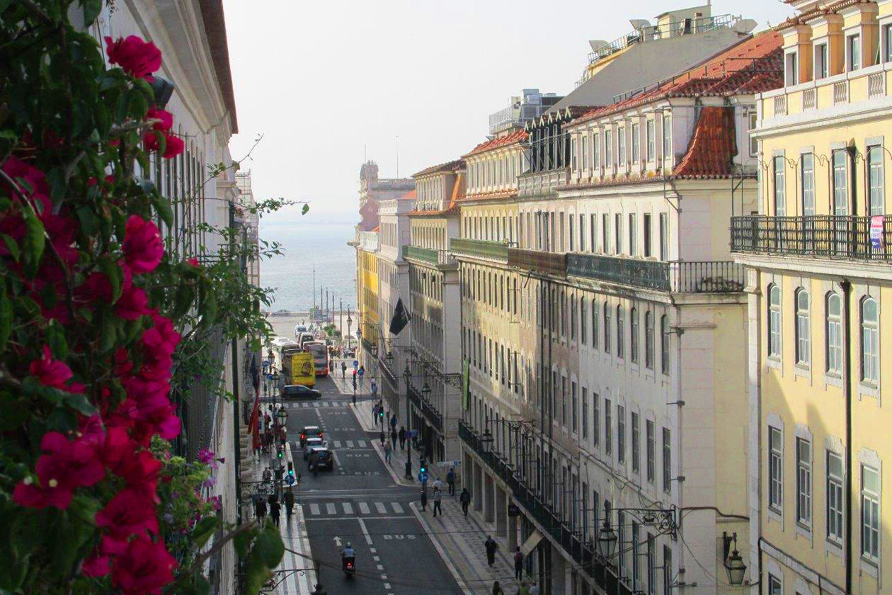 Baixa/Chiado Apartment with Tagus View