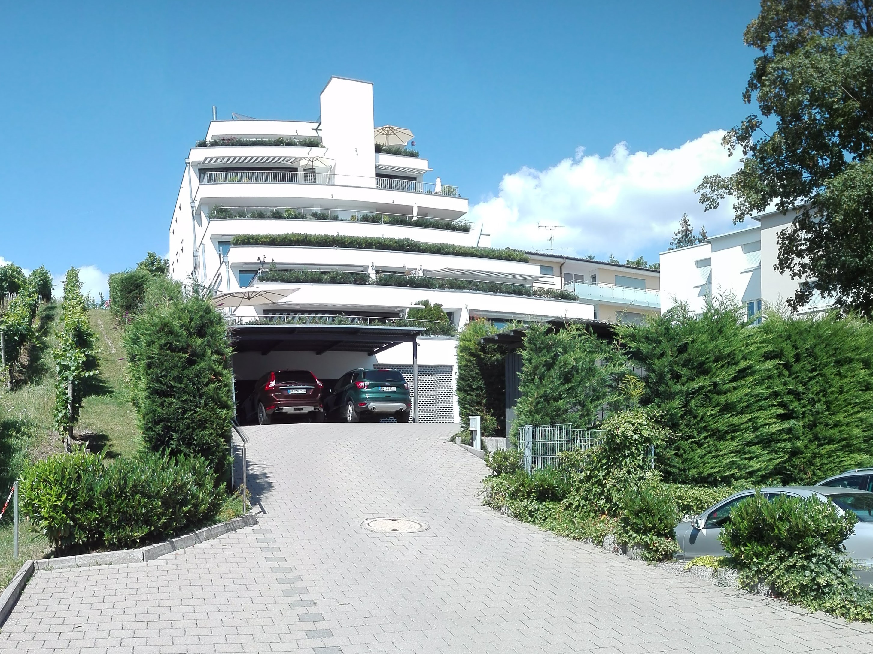 * *** Exclusive terrace apartment
