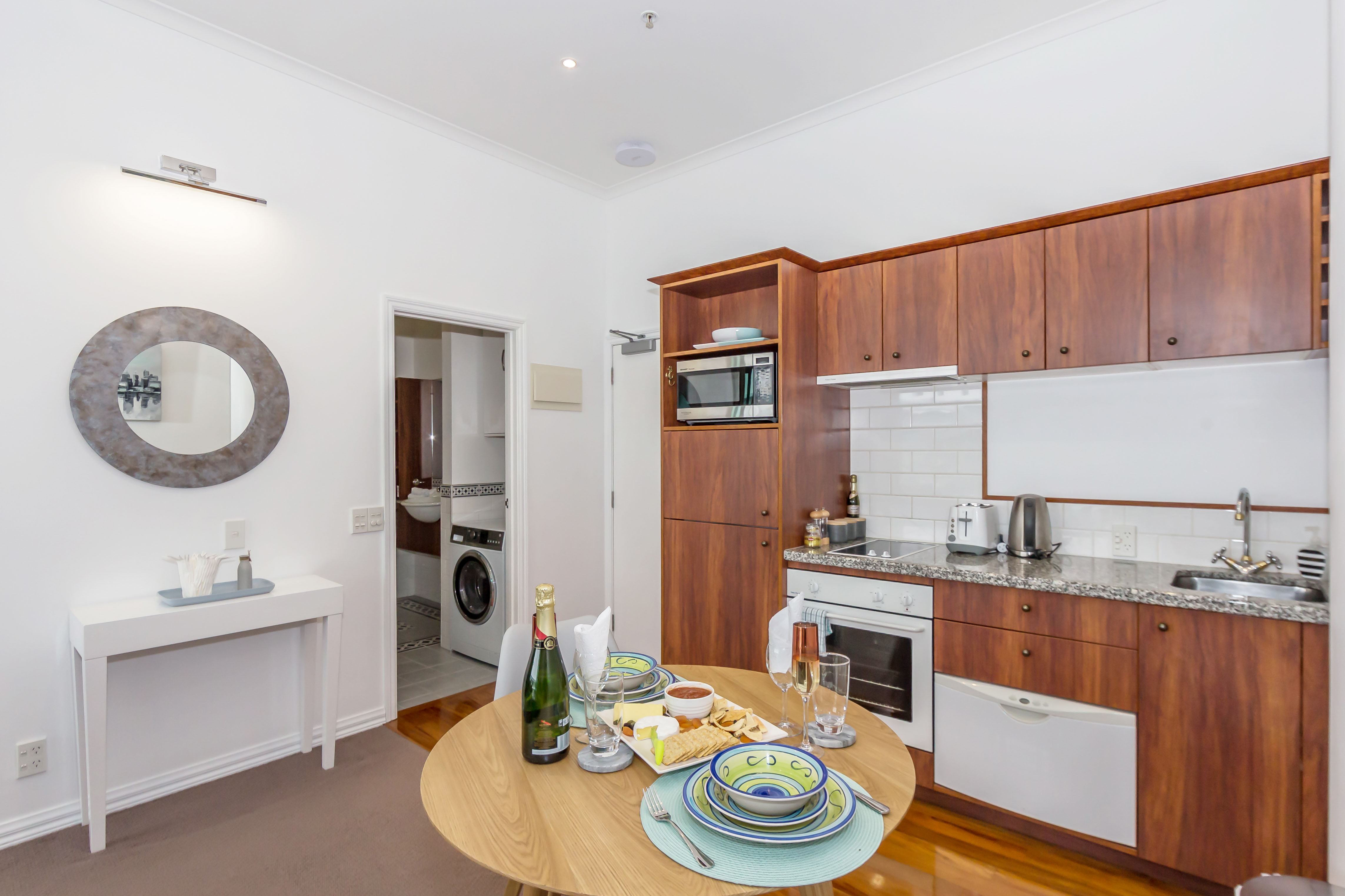 Luxury Studio Apartment in Princes Wharf Apartments for Rent in