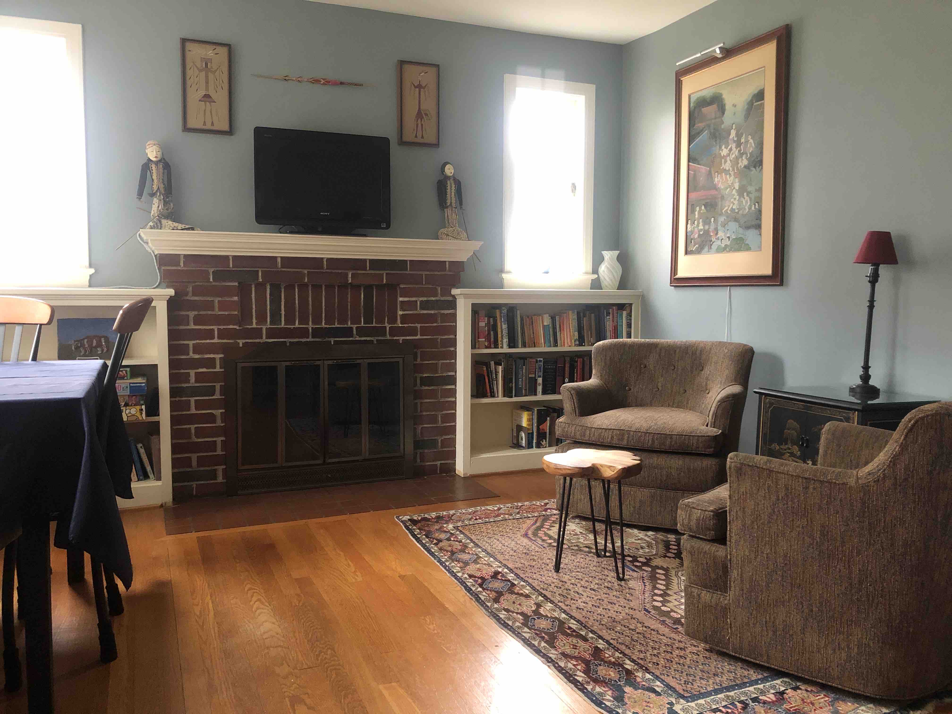 Fine Art, Garden Views; Walk to Shops/Dining/Metro