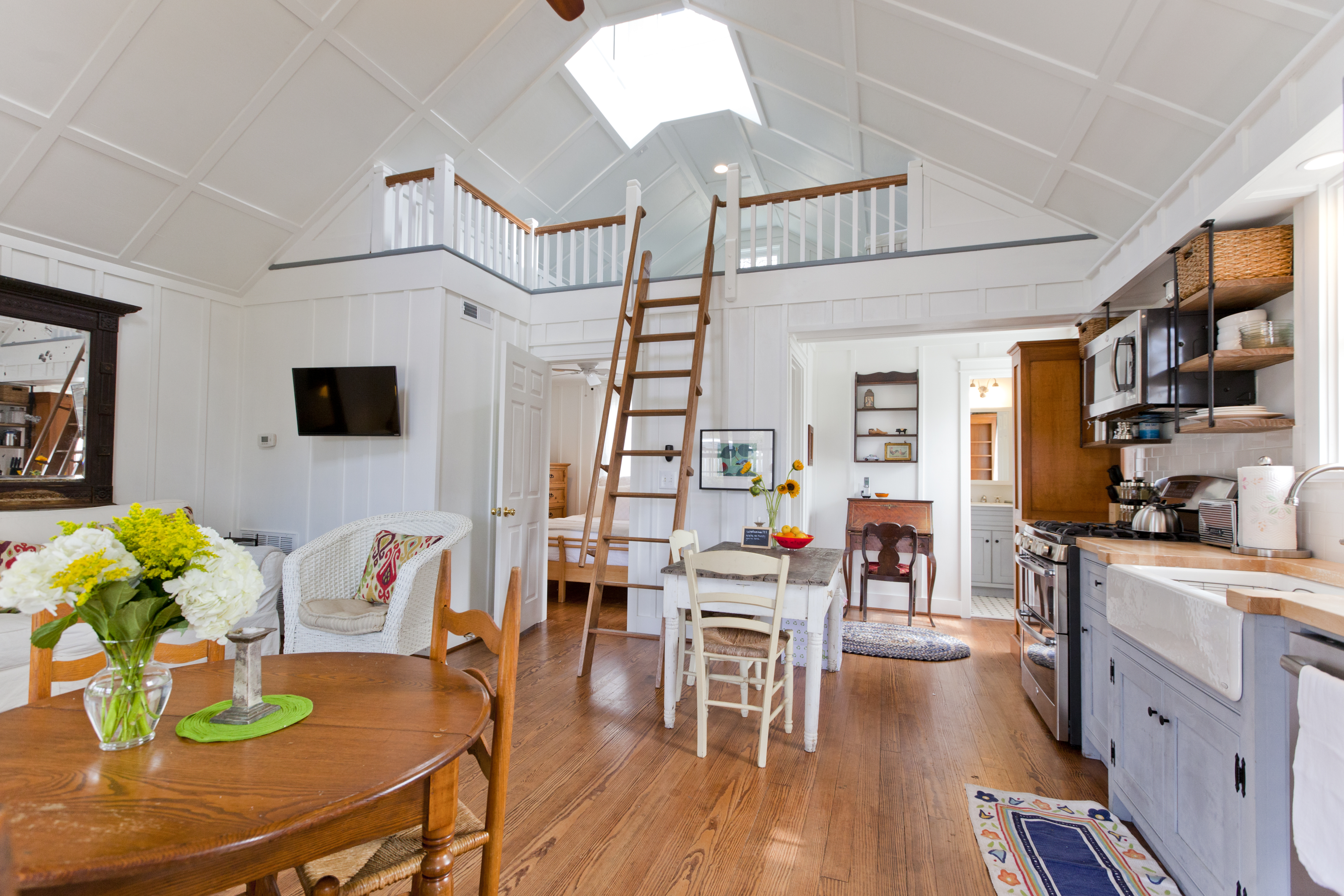 Sweet cottage on Nashville farm! in District 34, Nashville