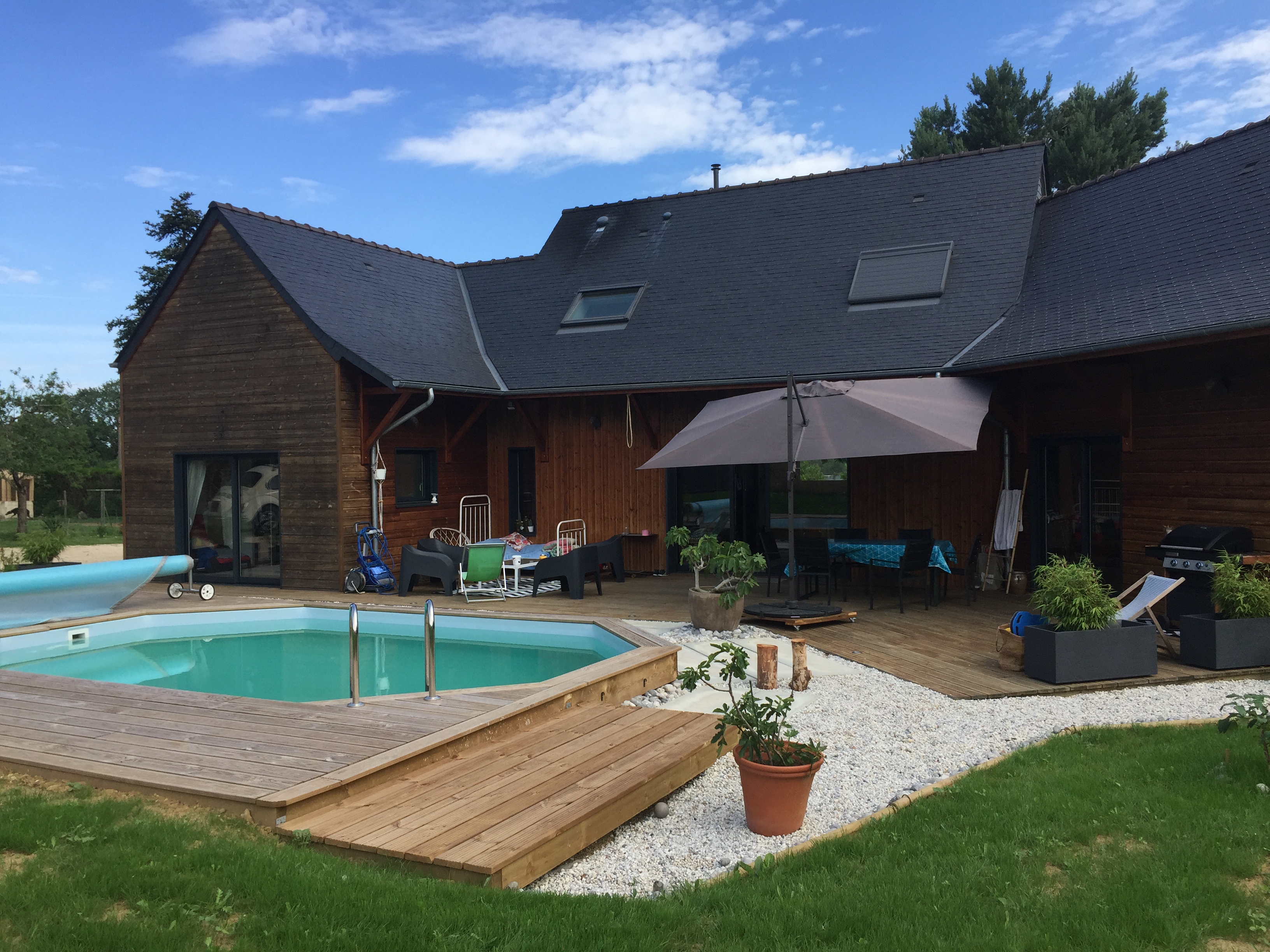 Chinon Wooden family home heated pool