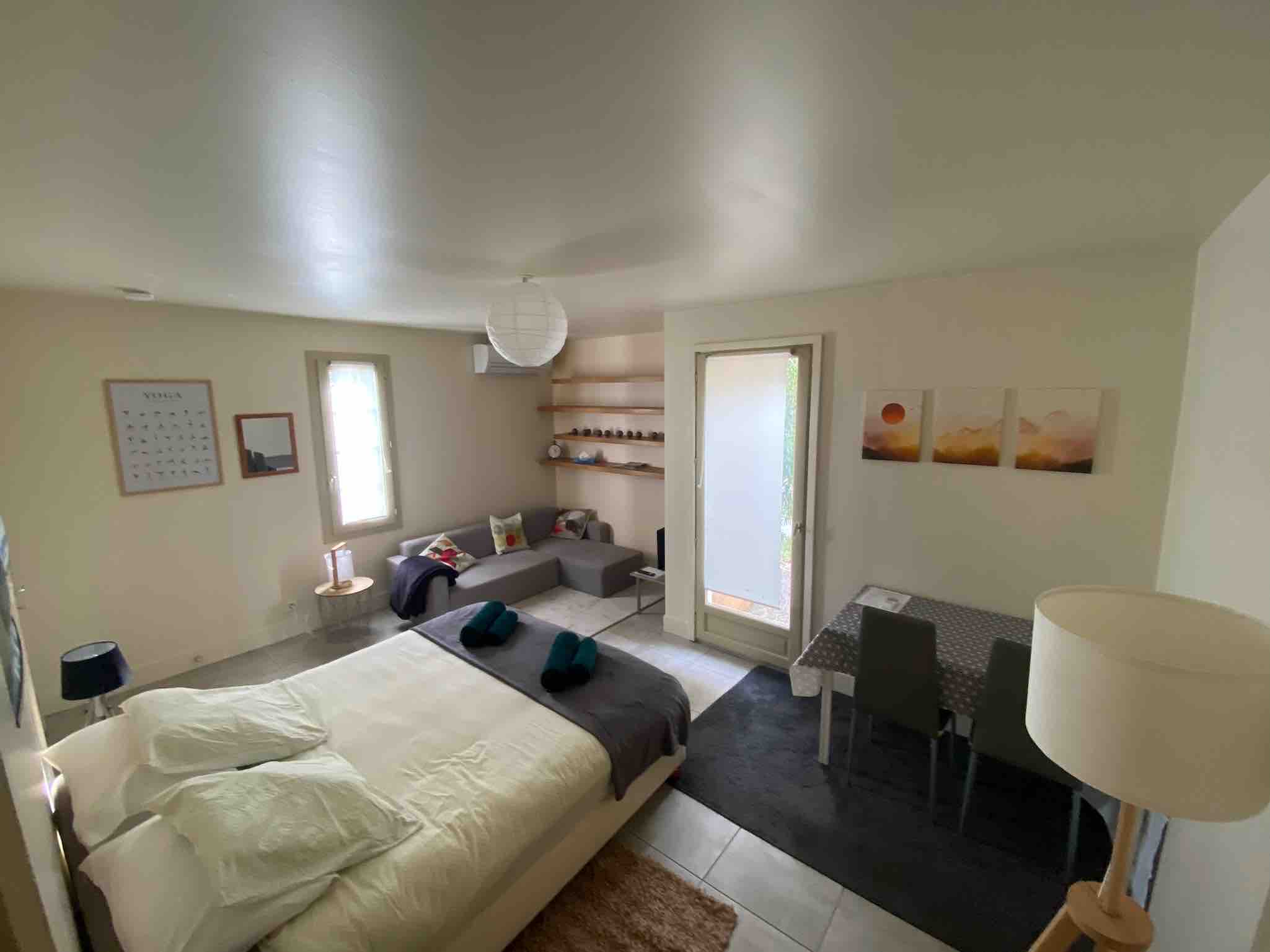 Charming garden studio, in the heart of Provence