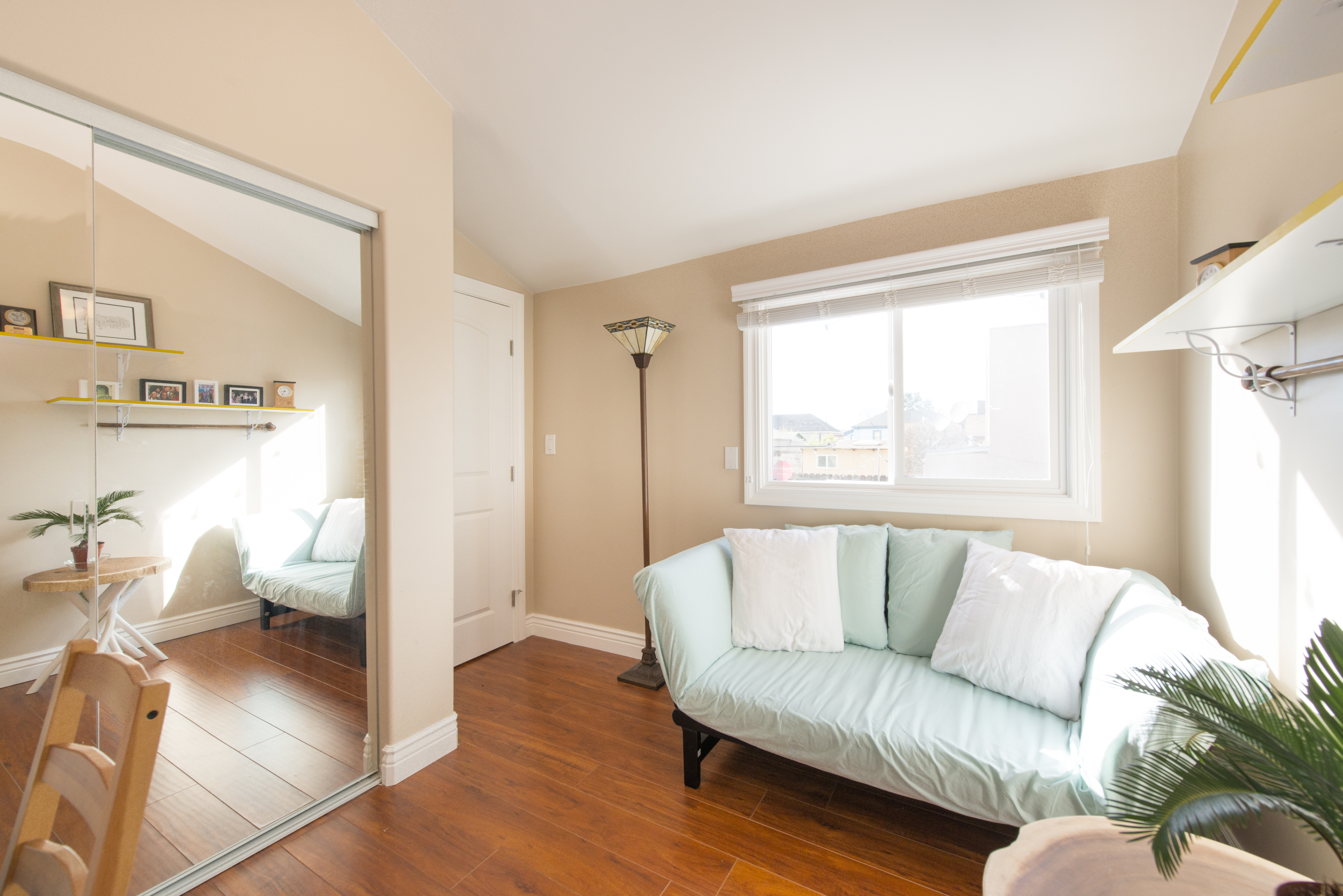Room and Private Bathoom near MacArthur BART in Longfellow, Oakland