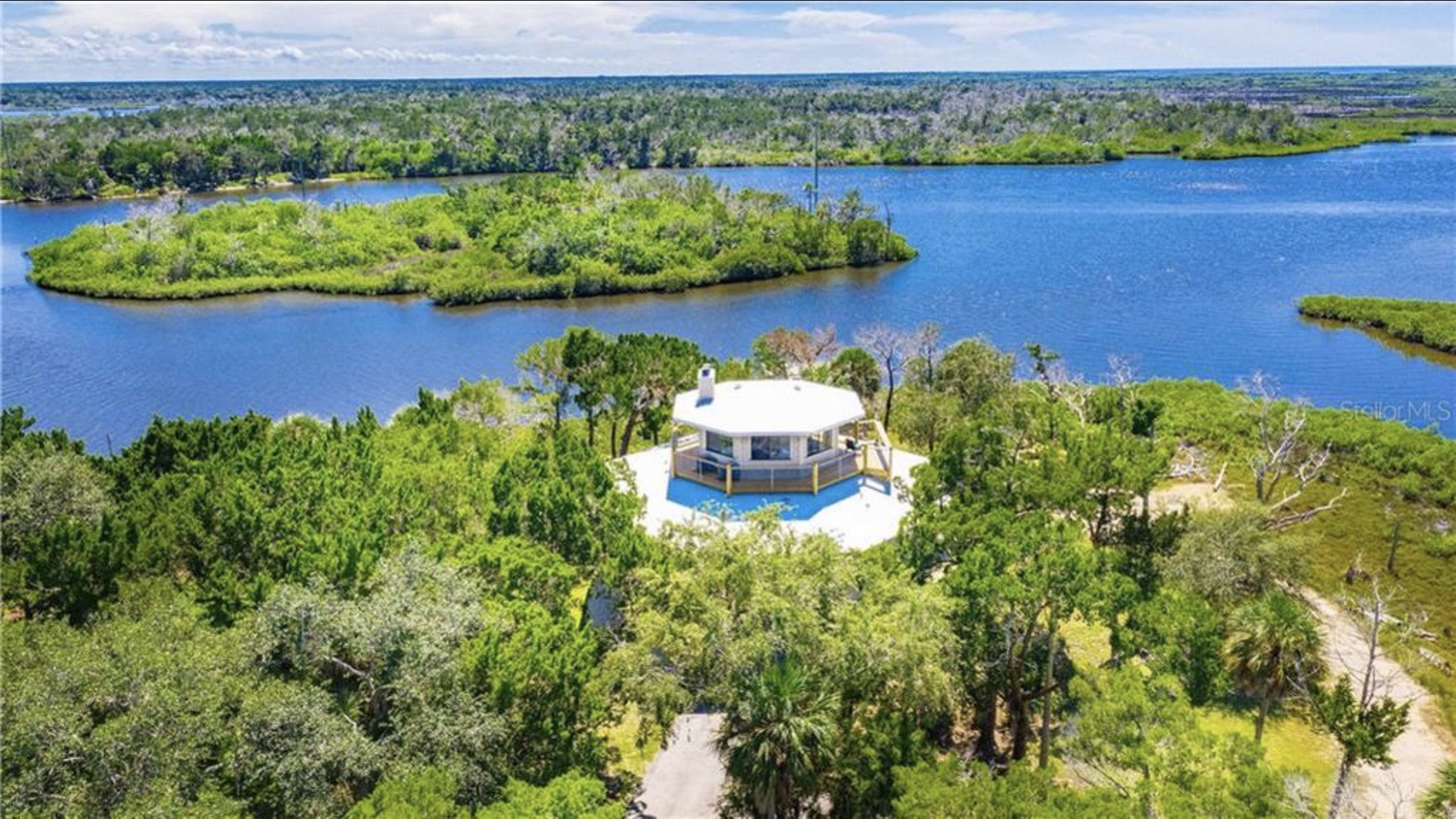 WaterFront Beauty (St. Martin’s Riverfront) Houses for Rent in