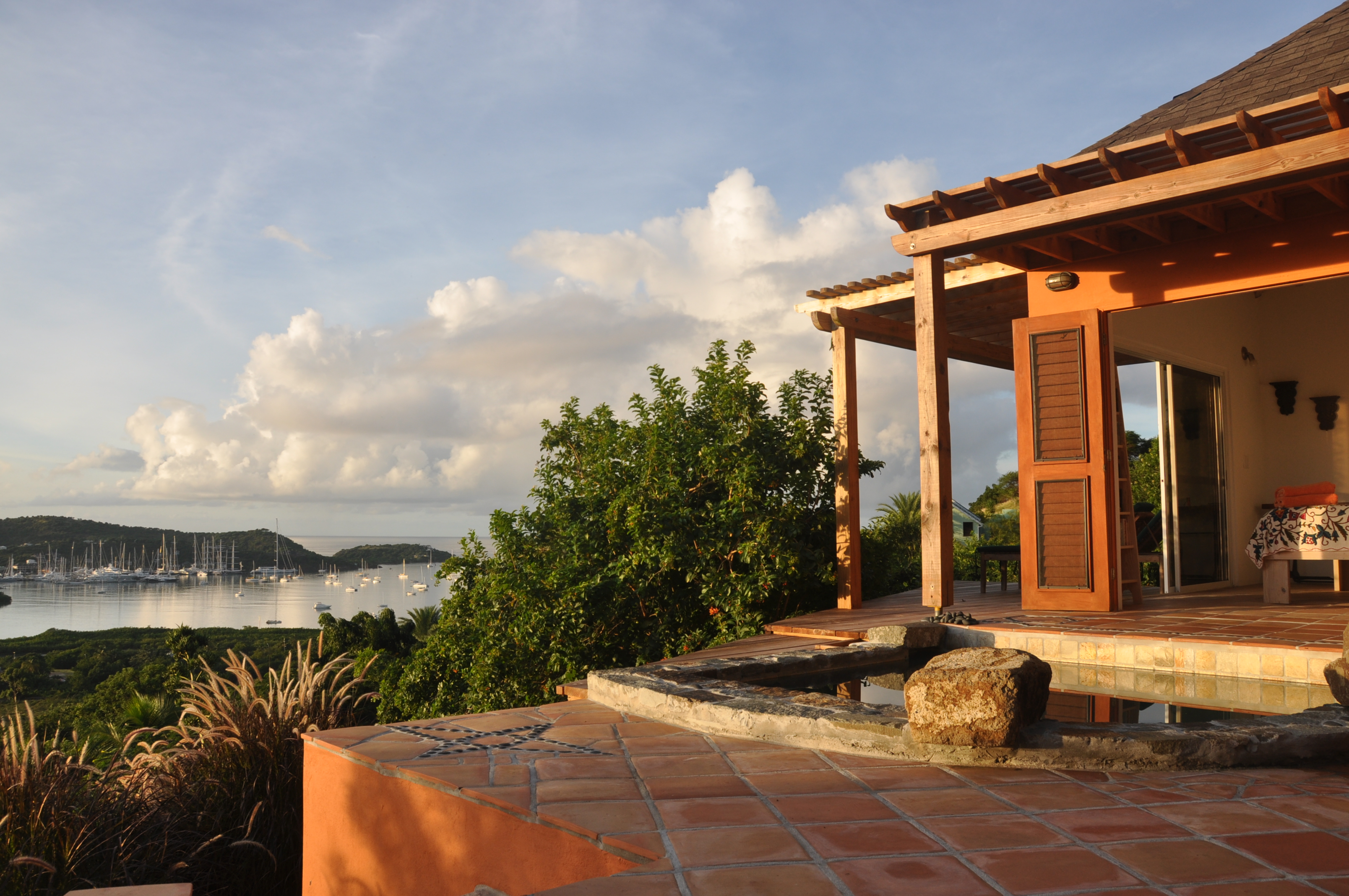 Private cottage stunning view!