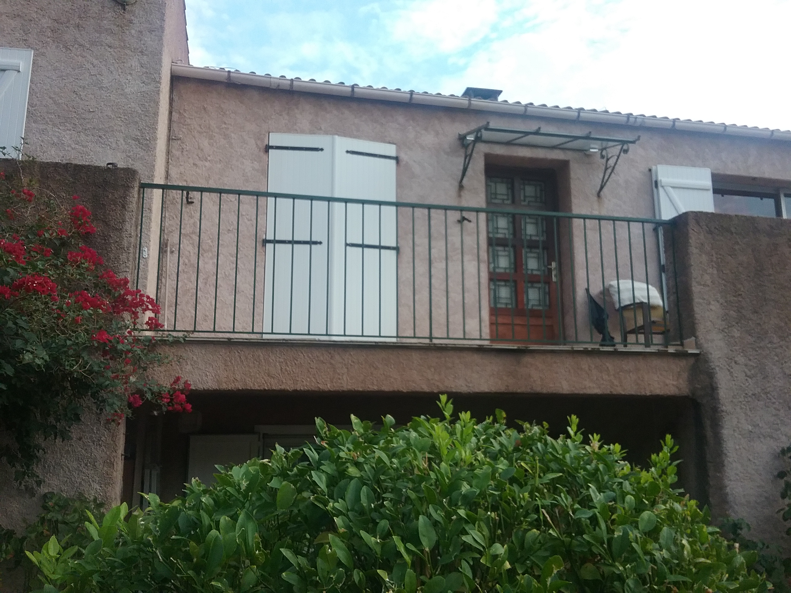 Quietly furnished villa top with garden, sea view