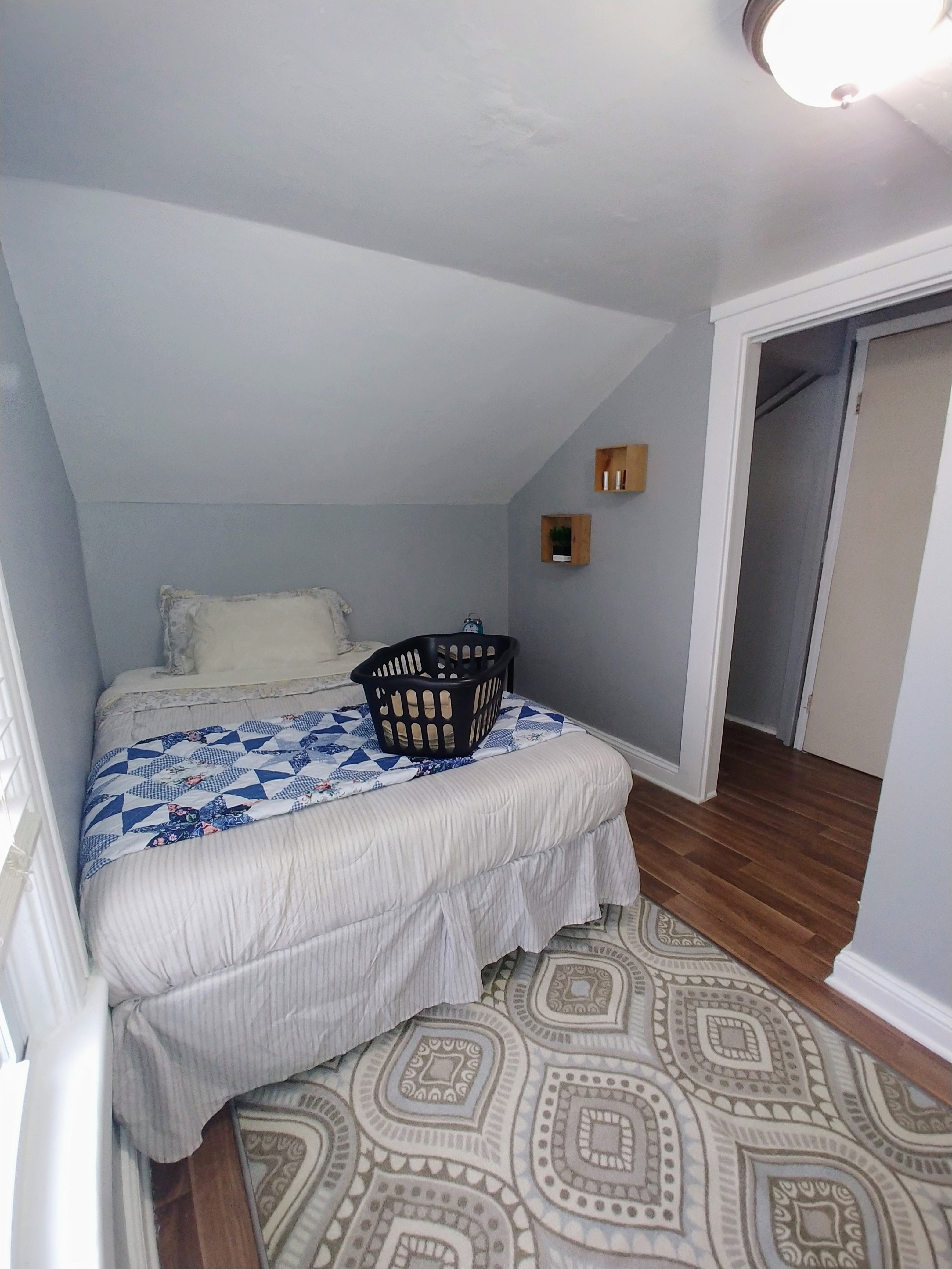 Cozy Modern Room Perfect Location Albany in TENTH WARD, Albany