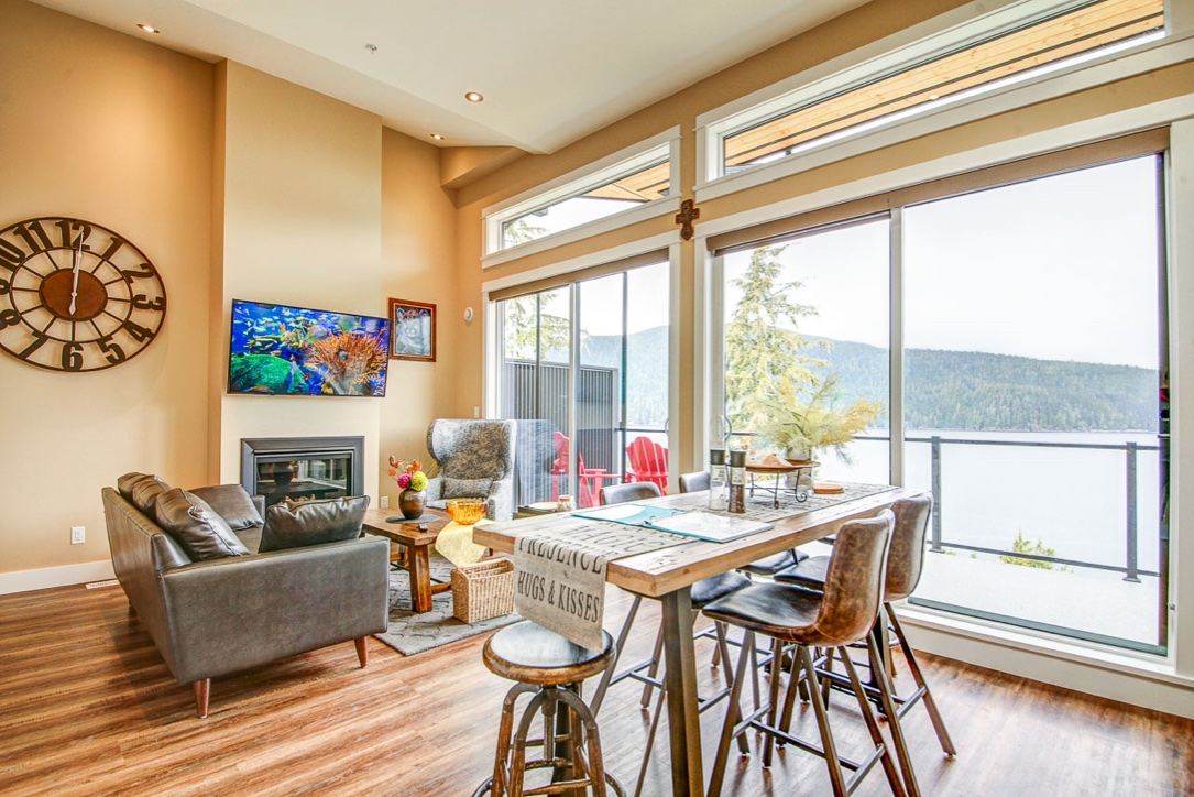 Cedar Peaks - Oceanfront and mountain views