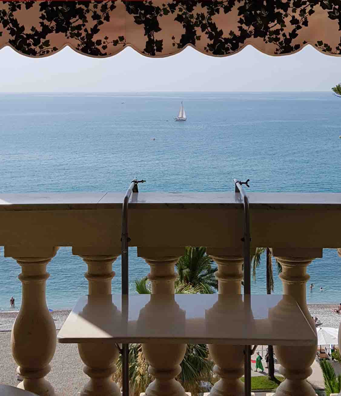 Studio Regîna Palace Menton face mer centre villas Airbnb