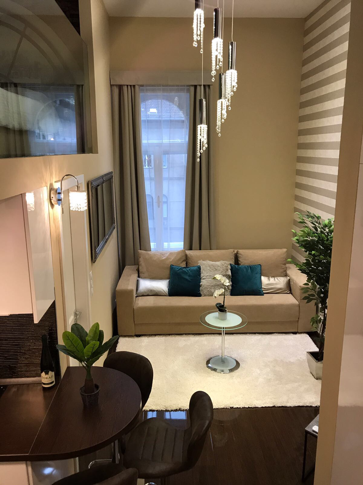 Elegant designer flat in city center with parking