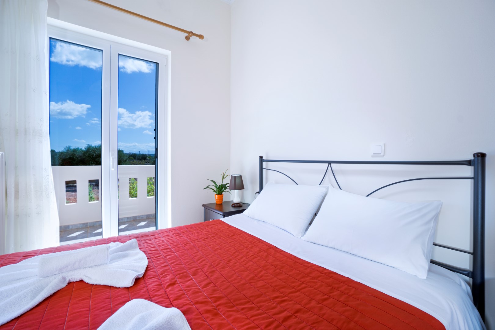 Skamagkas Superior Apt near Stavros Beach!