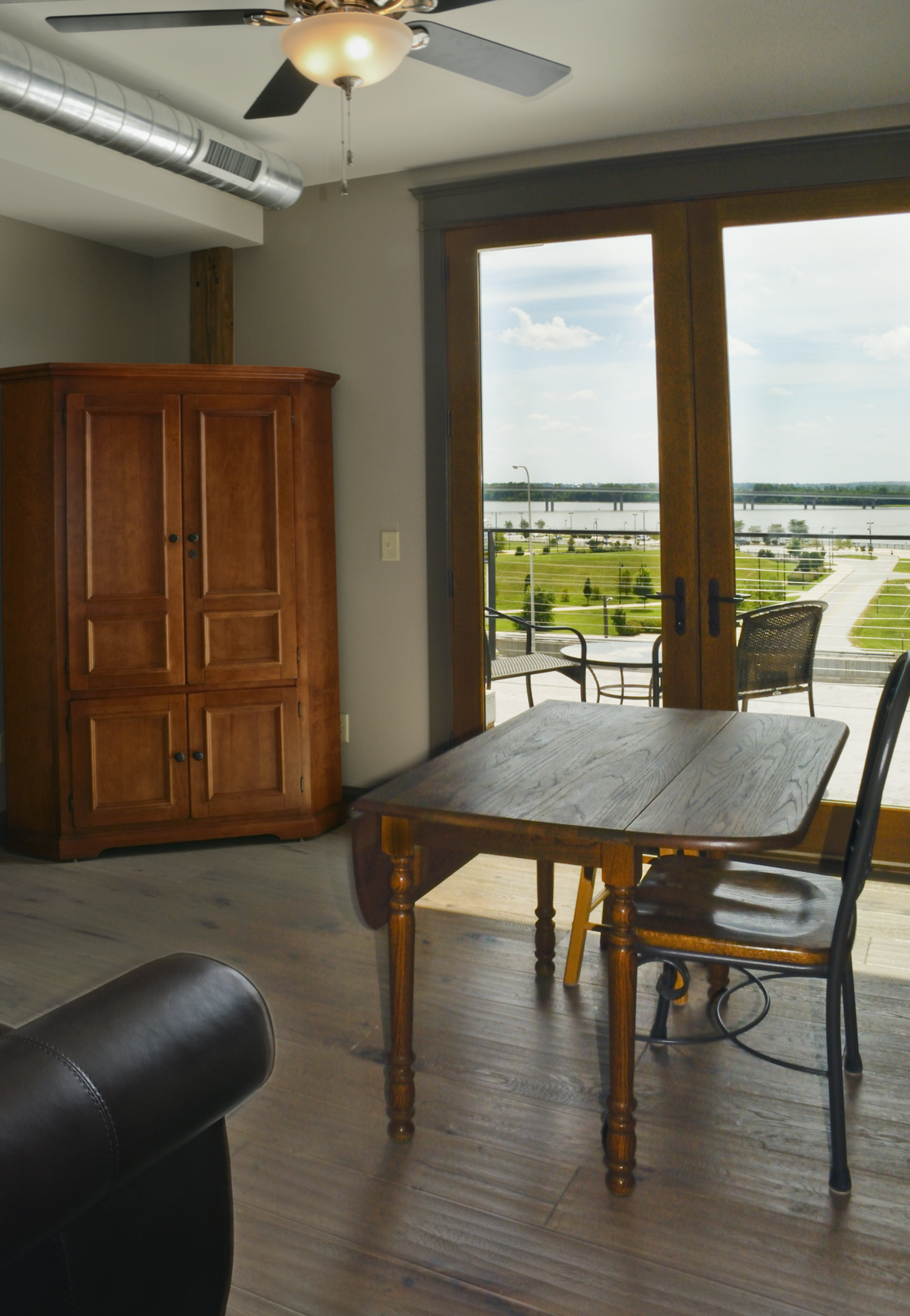 Nice!! Studio loft w/ river view Lofts for Rent in Alton, Illinois