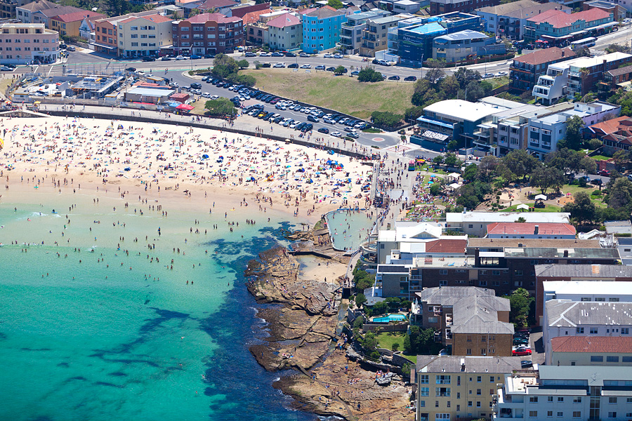 Large flat - steps from Bondi Beach in Waverley, Sydney