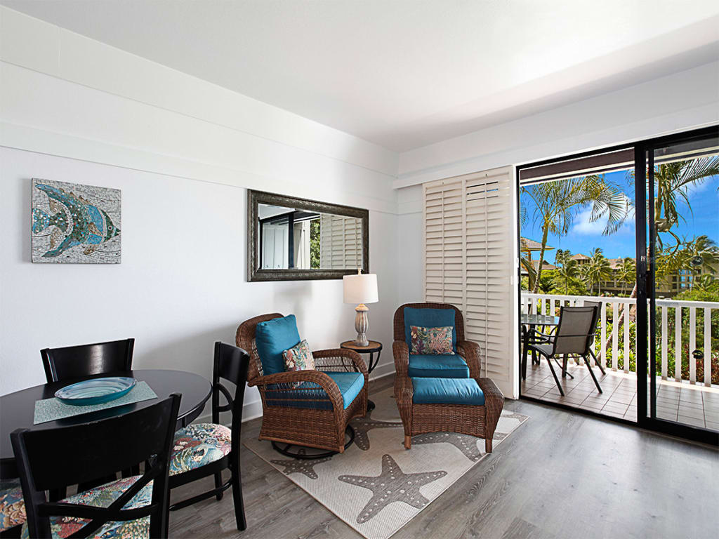 Poipu Style! Enjoy WiFi, Flat Screen, DVD, Kitchen, Lanai