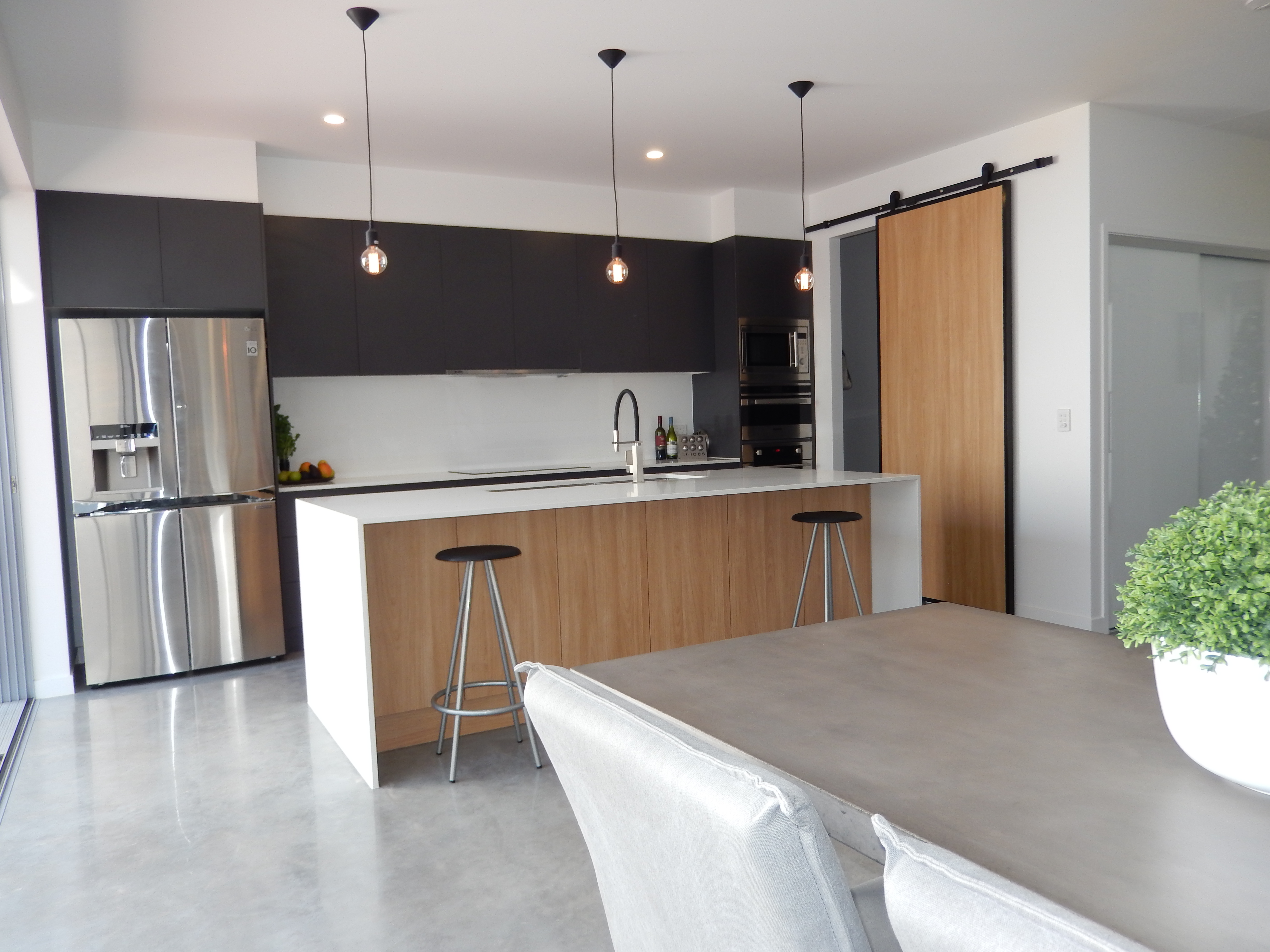 Modern 3 bed luxury. Close to everything